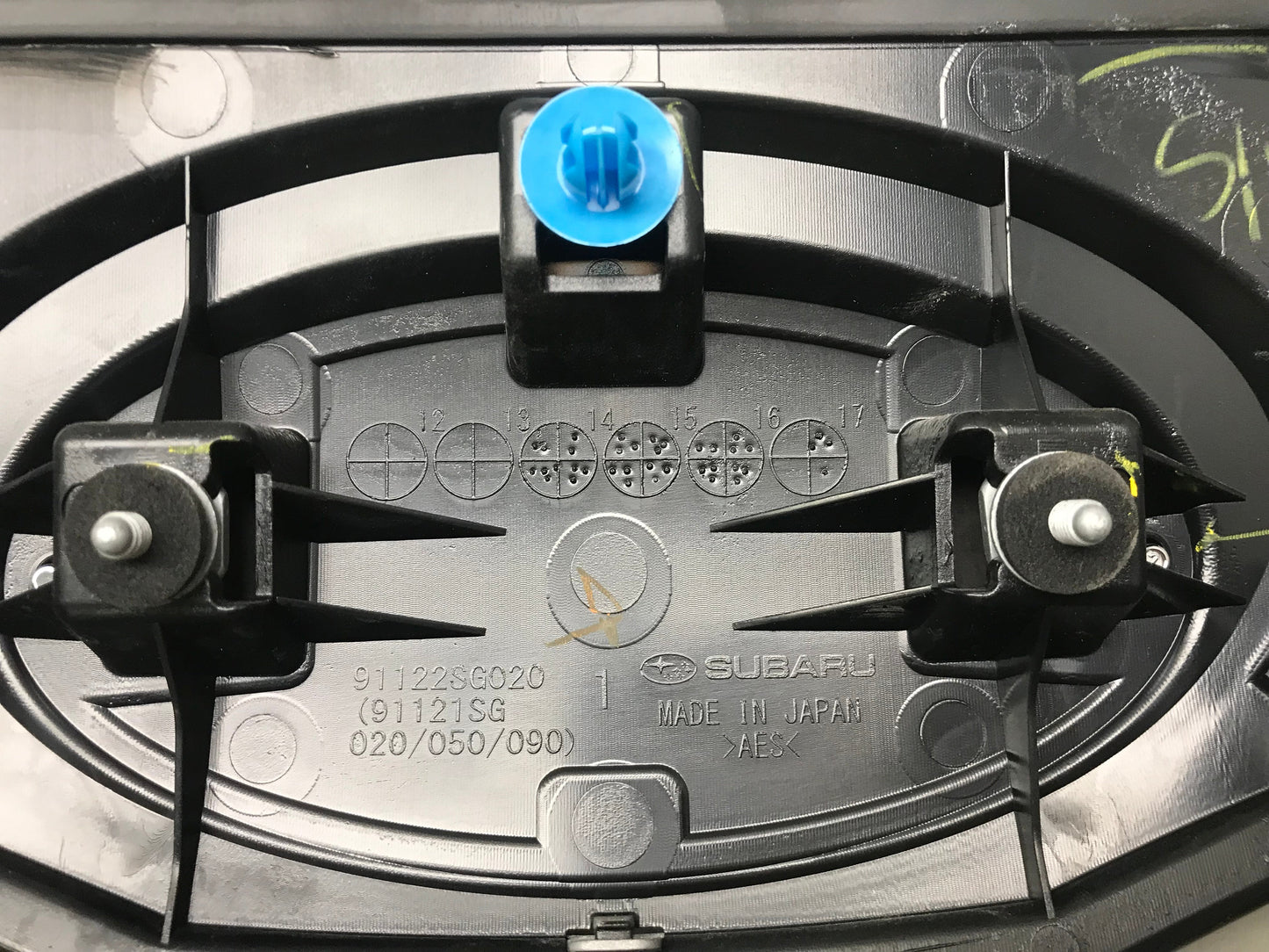 Subaru Forester 2014-2018 Front Center Grille ( Radiator Grille ) 91122SG020