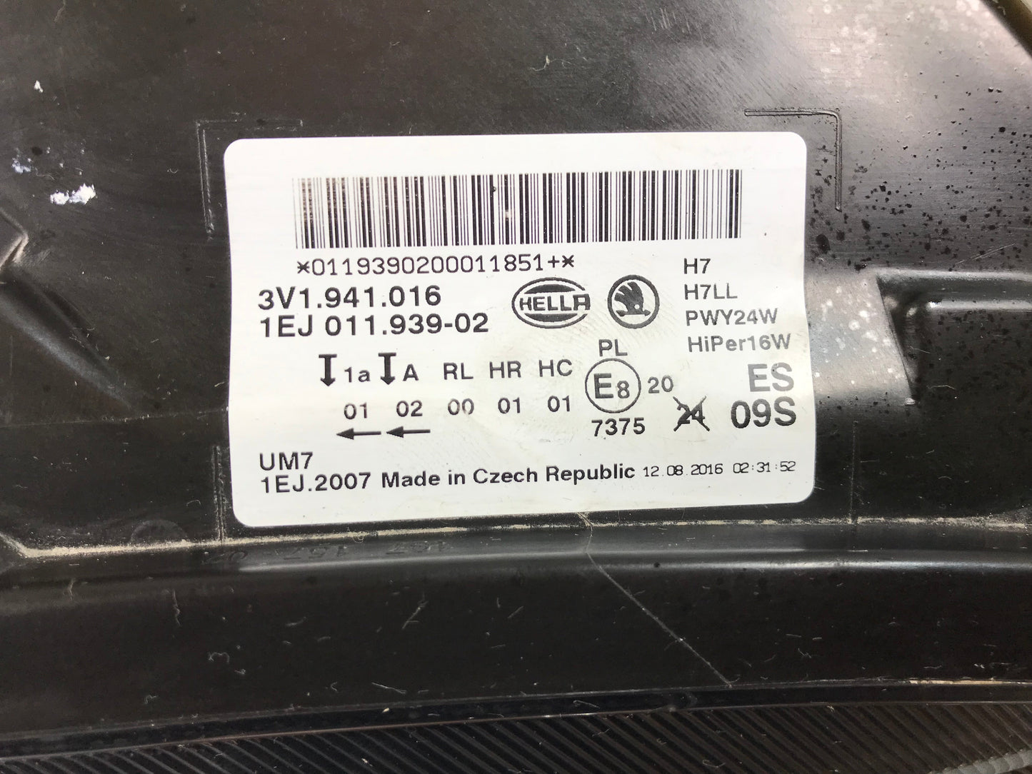 Skoda Superb B8 3V 2015-2019 Headlight Right Side Front Used LHD ( with defect ) OEM: 3V1941016, 1EJ01193902