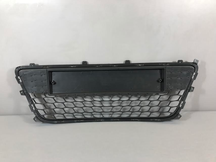 Hyundai I30 2008-2010 Front Bumper Lower Center Grille ( New ) OEM: 865612L010