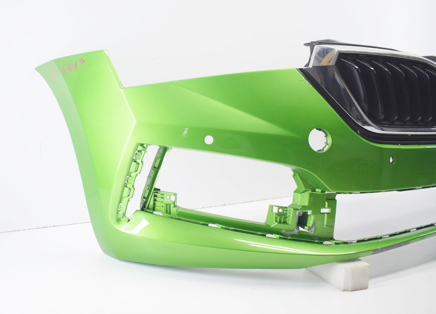 SKODA SCALA 657 OEM Front Bumper + Grille