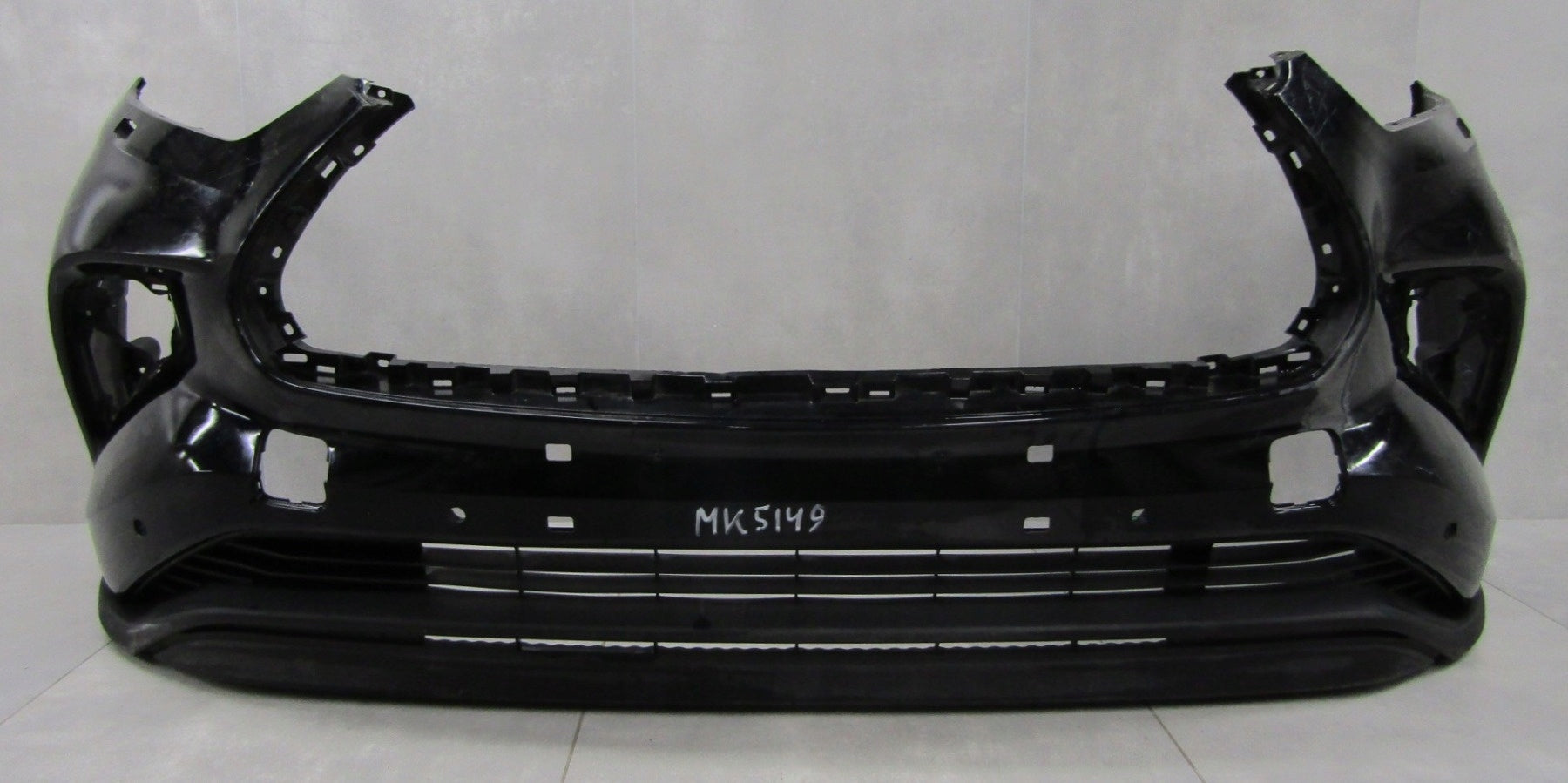 Front Bumper TOYOTA Highlander IV 19-22