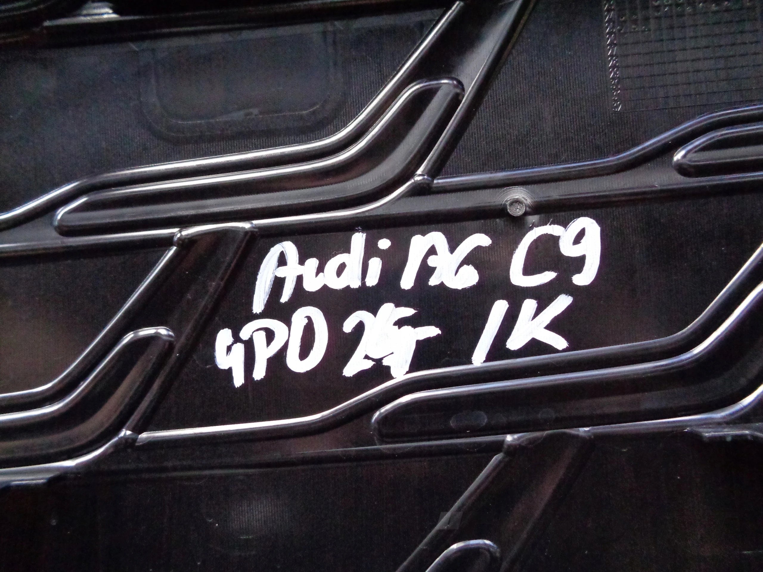 AUDI A6 C9 4P 4P0 24- Grille Cover