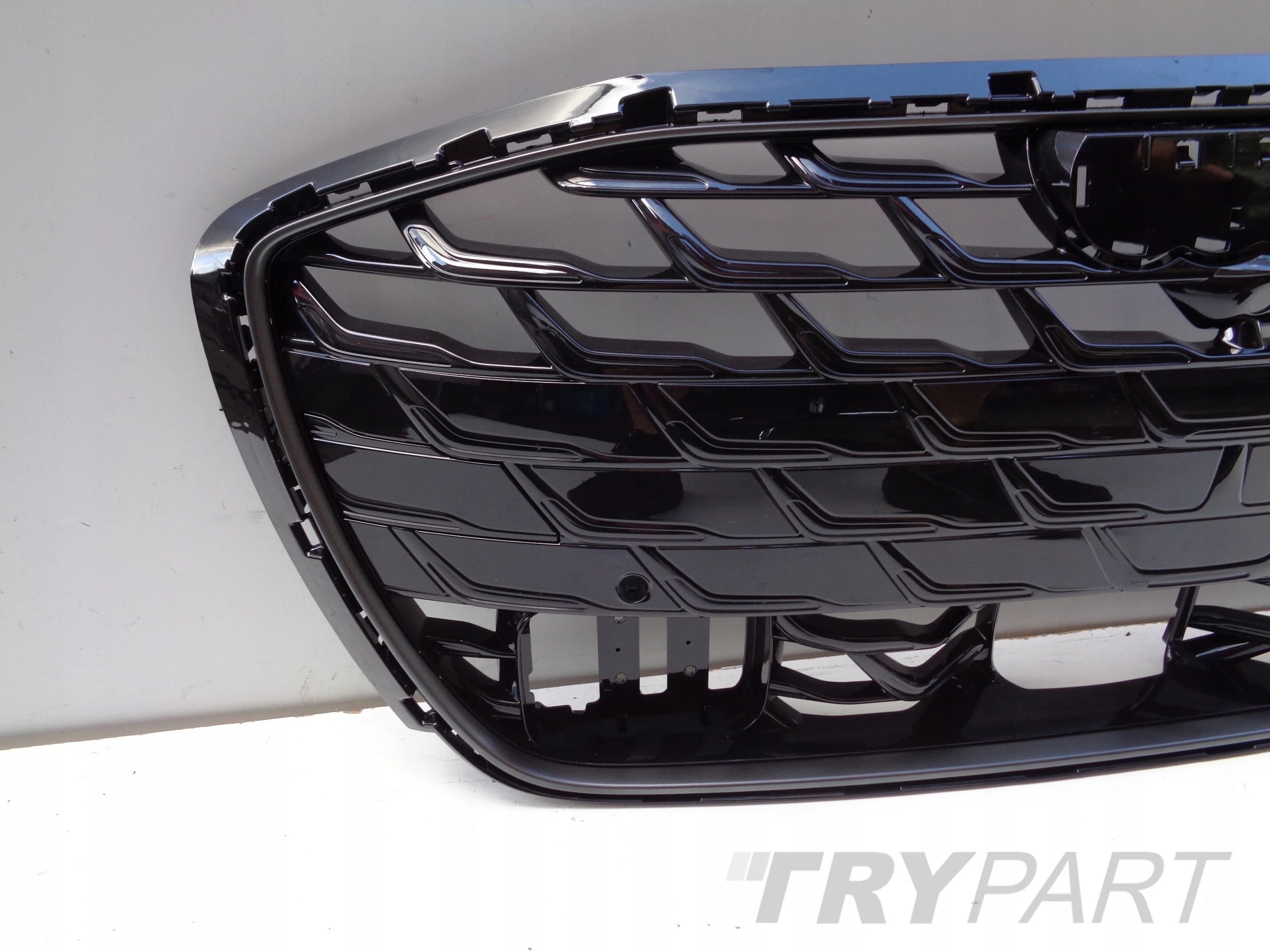 AUDI A6 C9 4P 4P0 24- Grille Cover