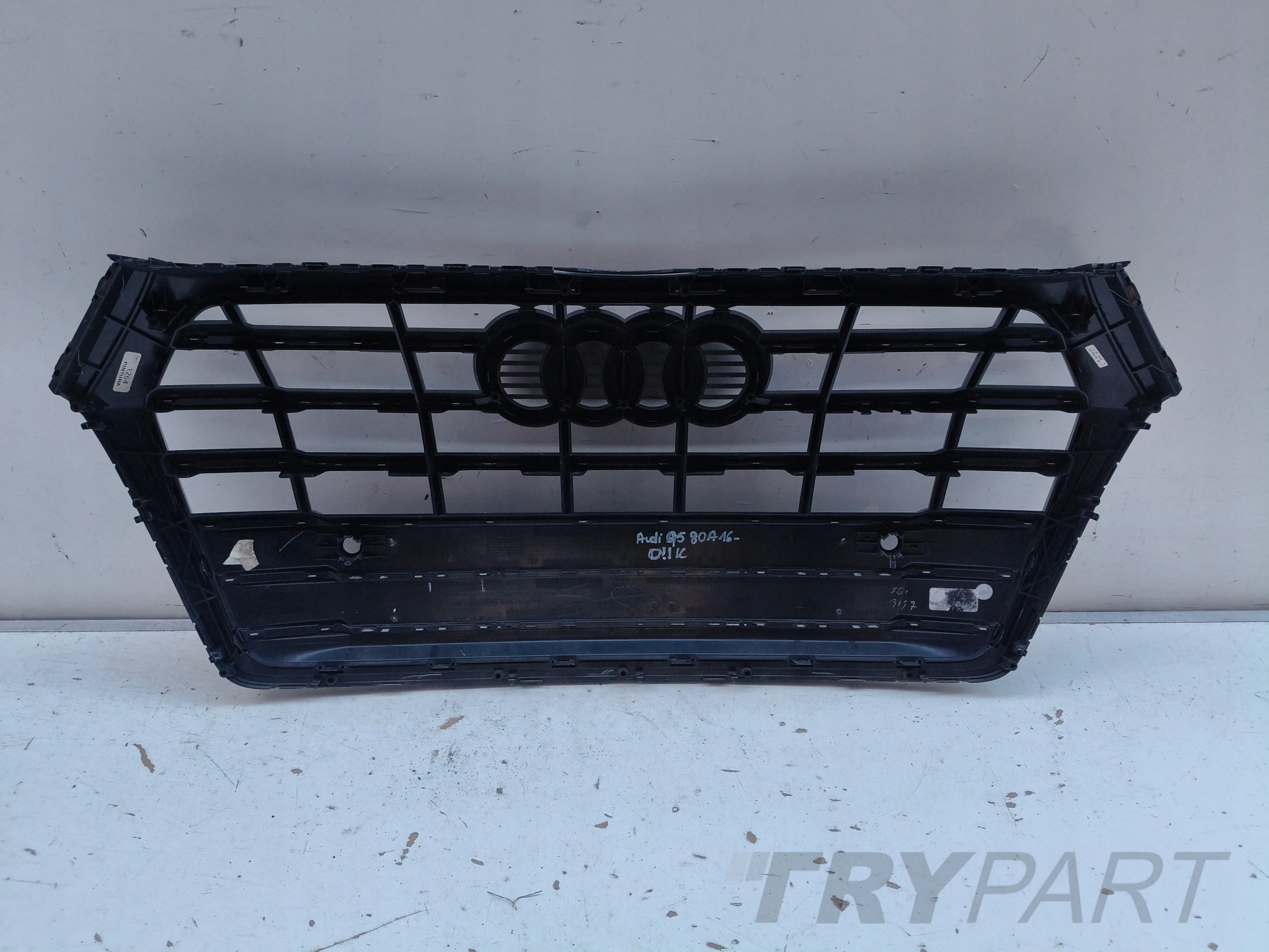 AUDI Q5 II 80A 16-20 S-LINE BLACK RADIATOR GRILLE