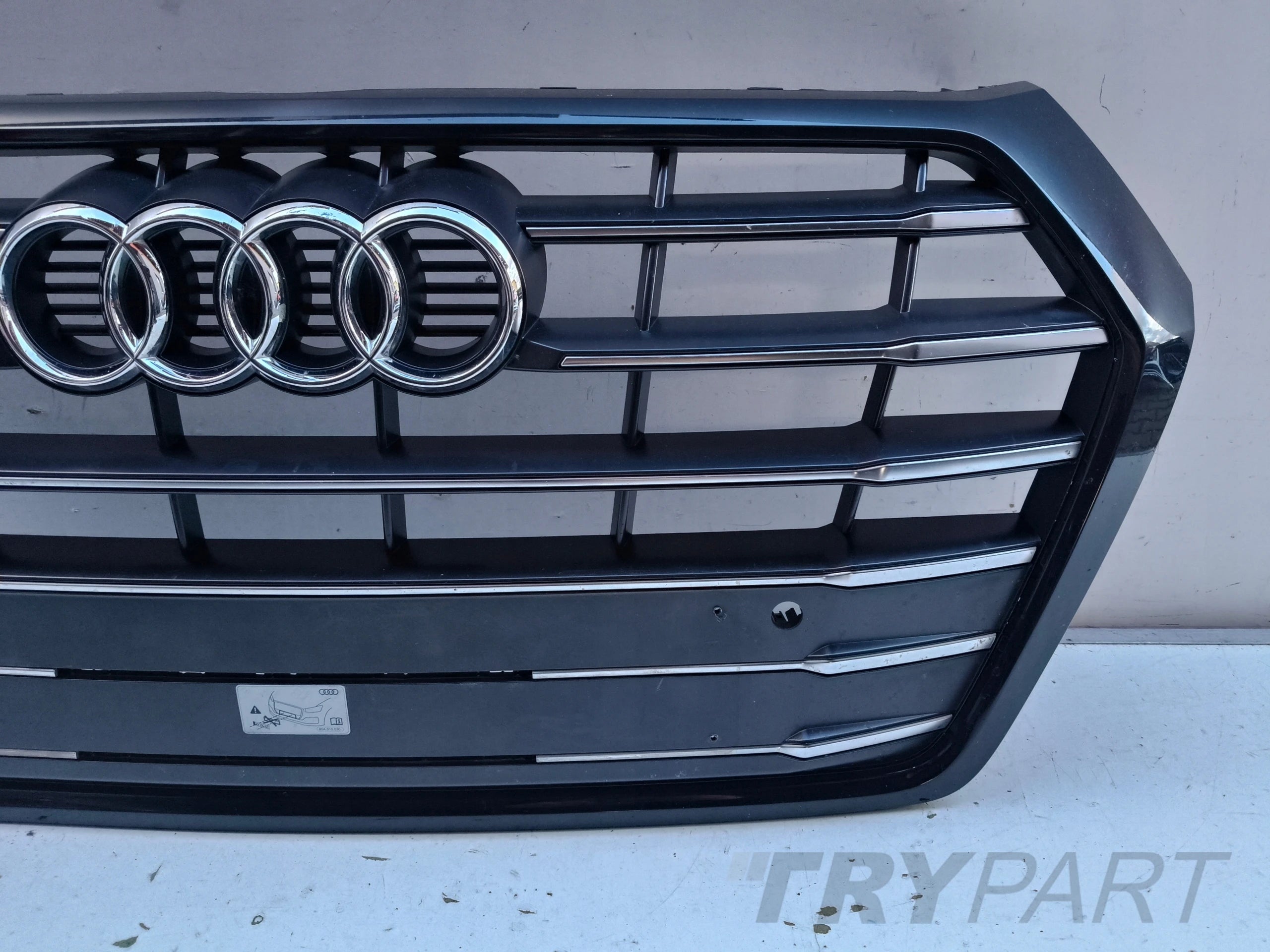 AUDI Q5 II 80A 16-20 S-LINE BLACK RADIATOR GRILLE