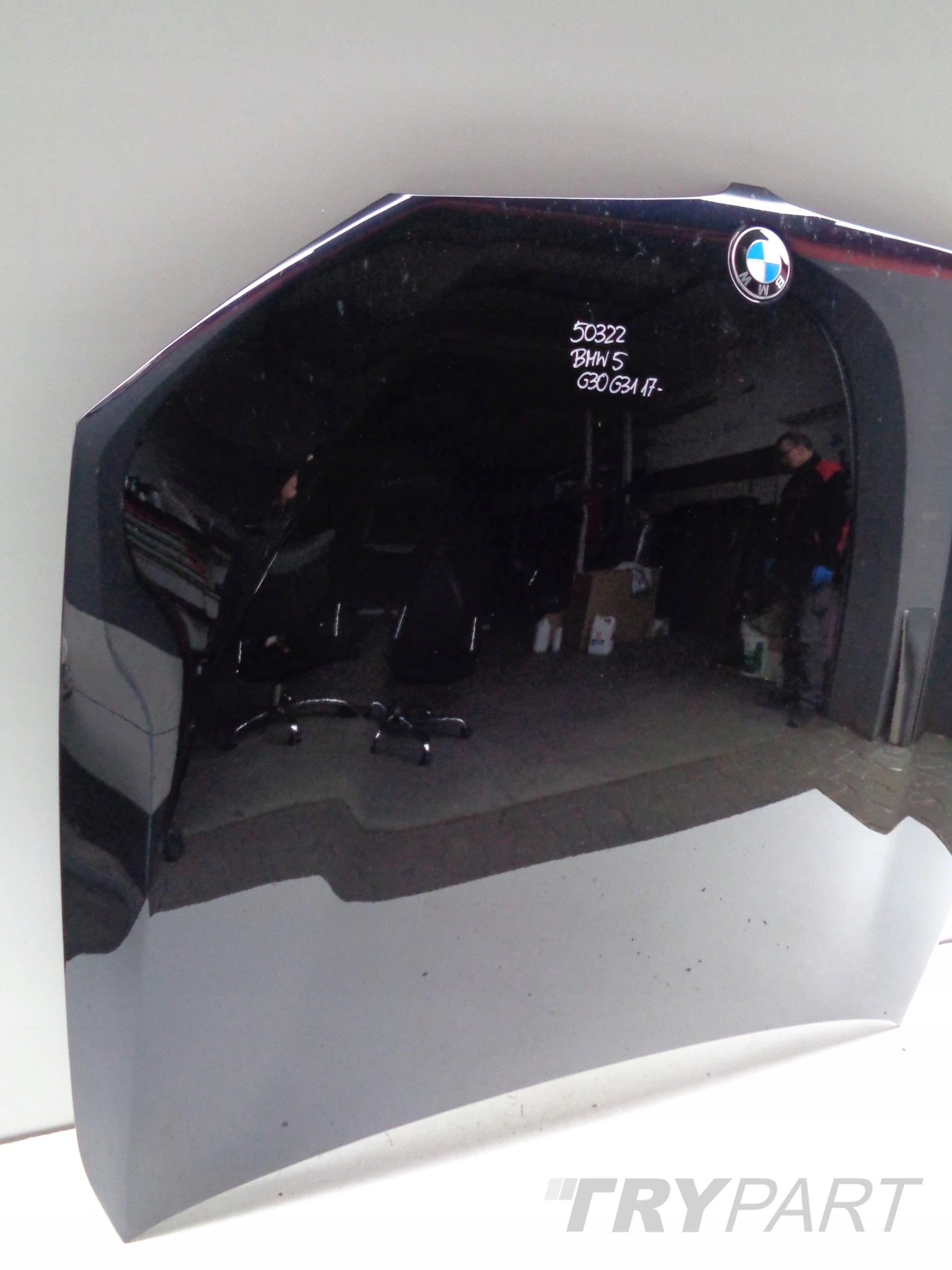 BMW 5 G30 G31 17- ENGINE HOOD COVER NO. 50322