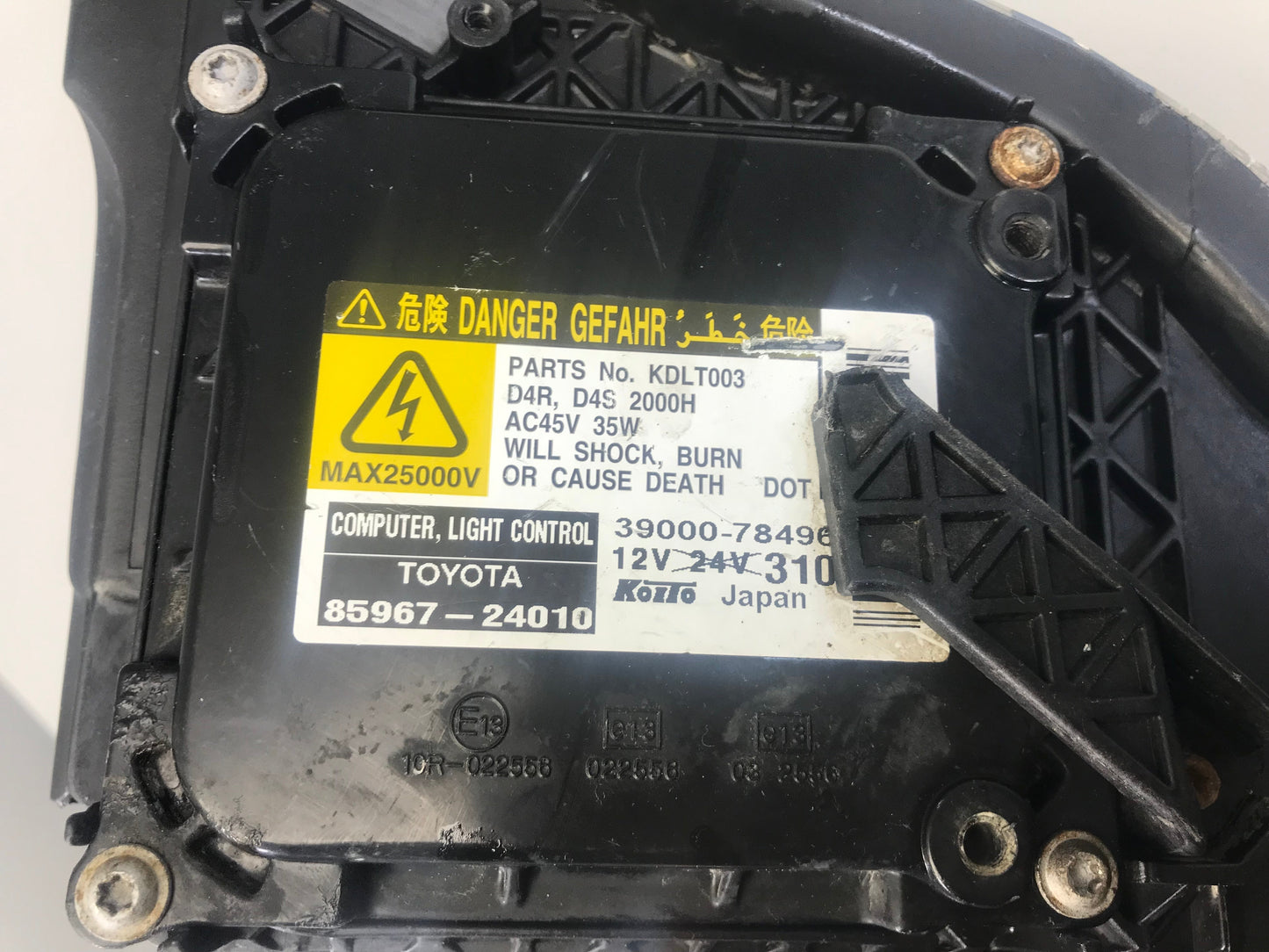 Toyota Avensis T25 2006-2009 Headlight Left Side  ( LHD car ) OEM:  8596724010, 3900078496, 12V24V310