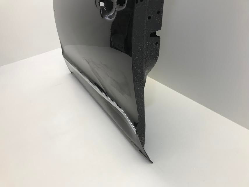 SKODA Superb  2008-2013 Front Left Door OEM: 3T0831613 ( with defect )