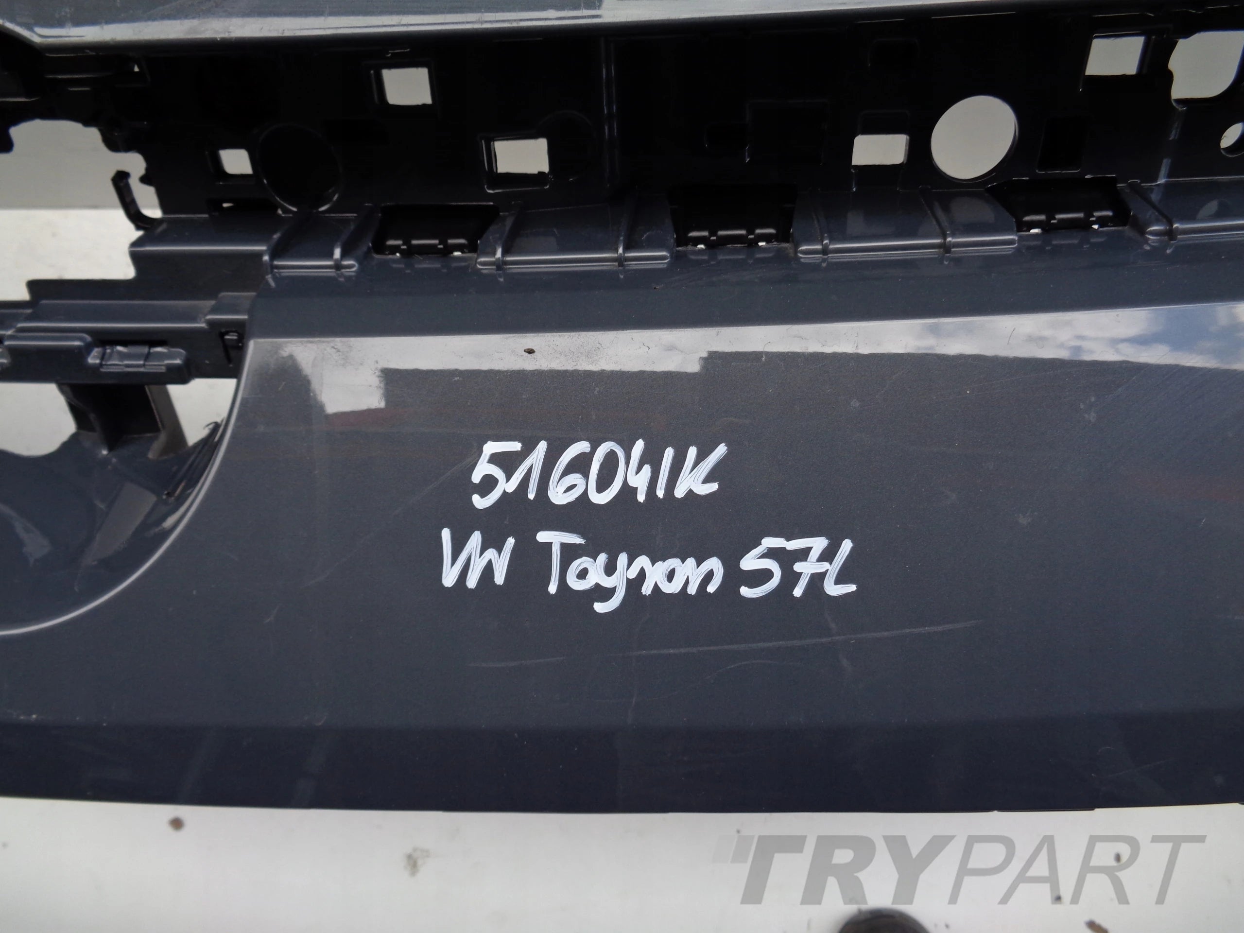 FRONT BUMPER VW TAYRON 57L 24- NO. 51604