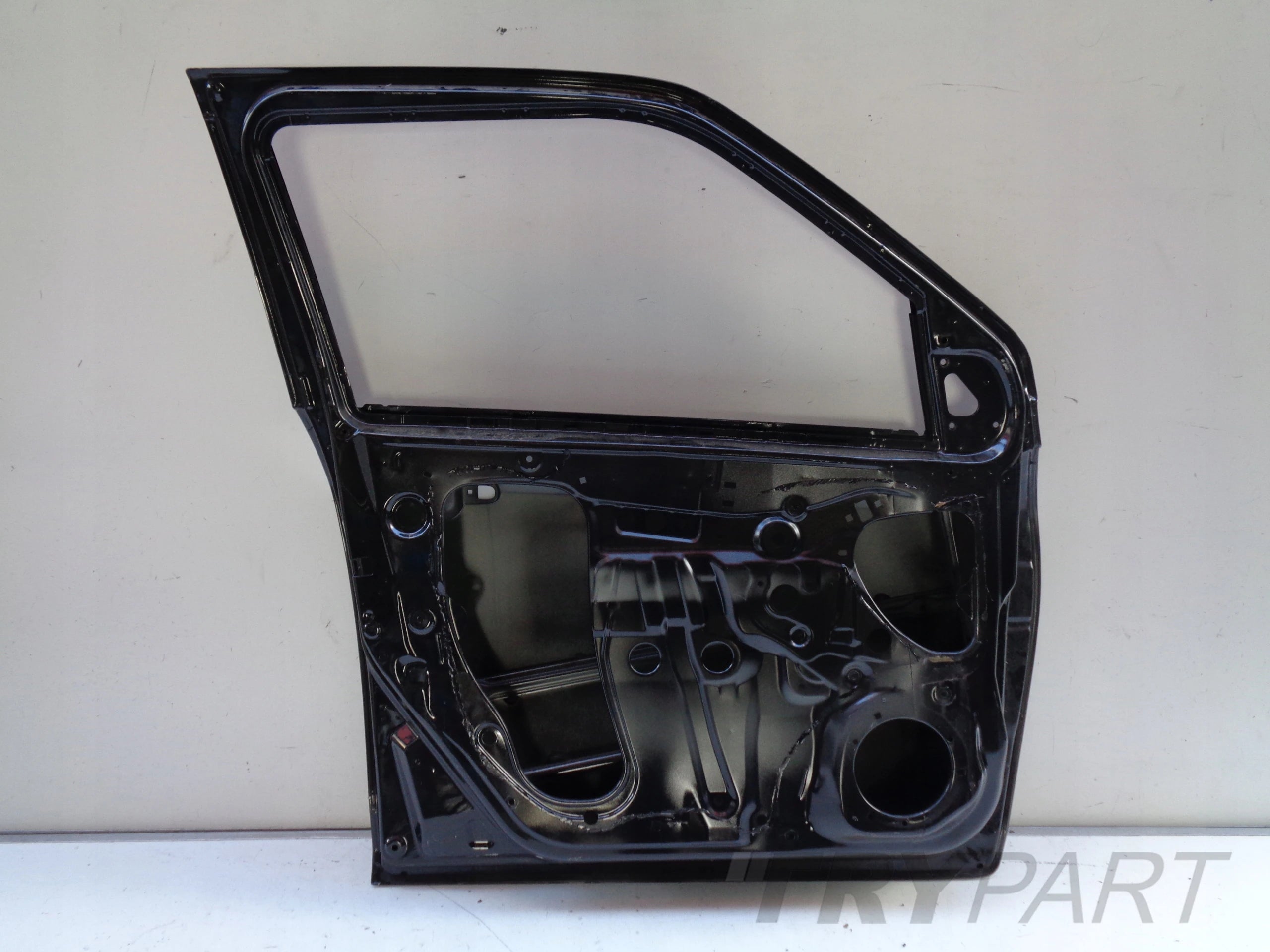 FRONT LEFT DOOR SUZUKI SWIFT MK7 10- 5D NO. 37645
