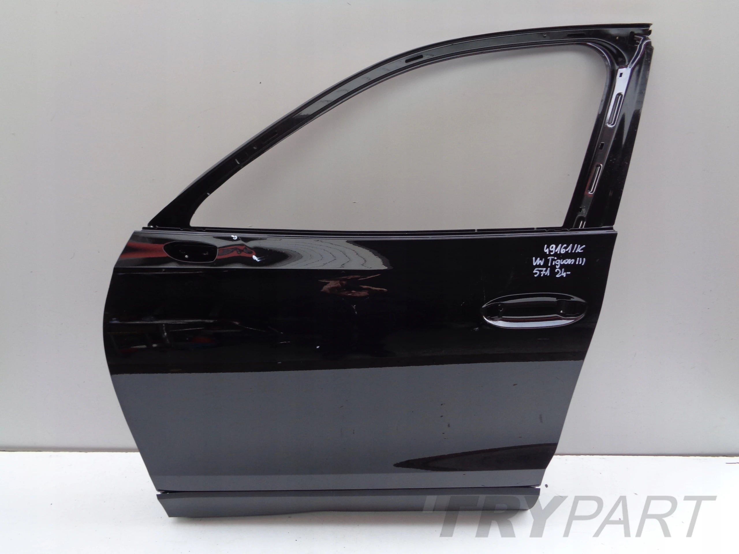 FRONT LEFT DOOR VW TIGUAN III 571 24- NO. 49161