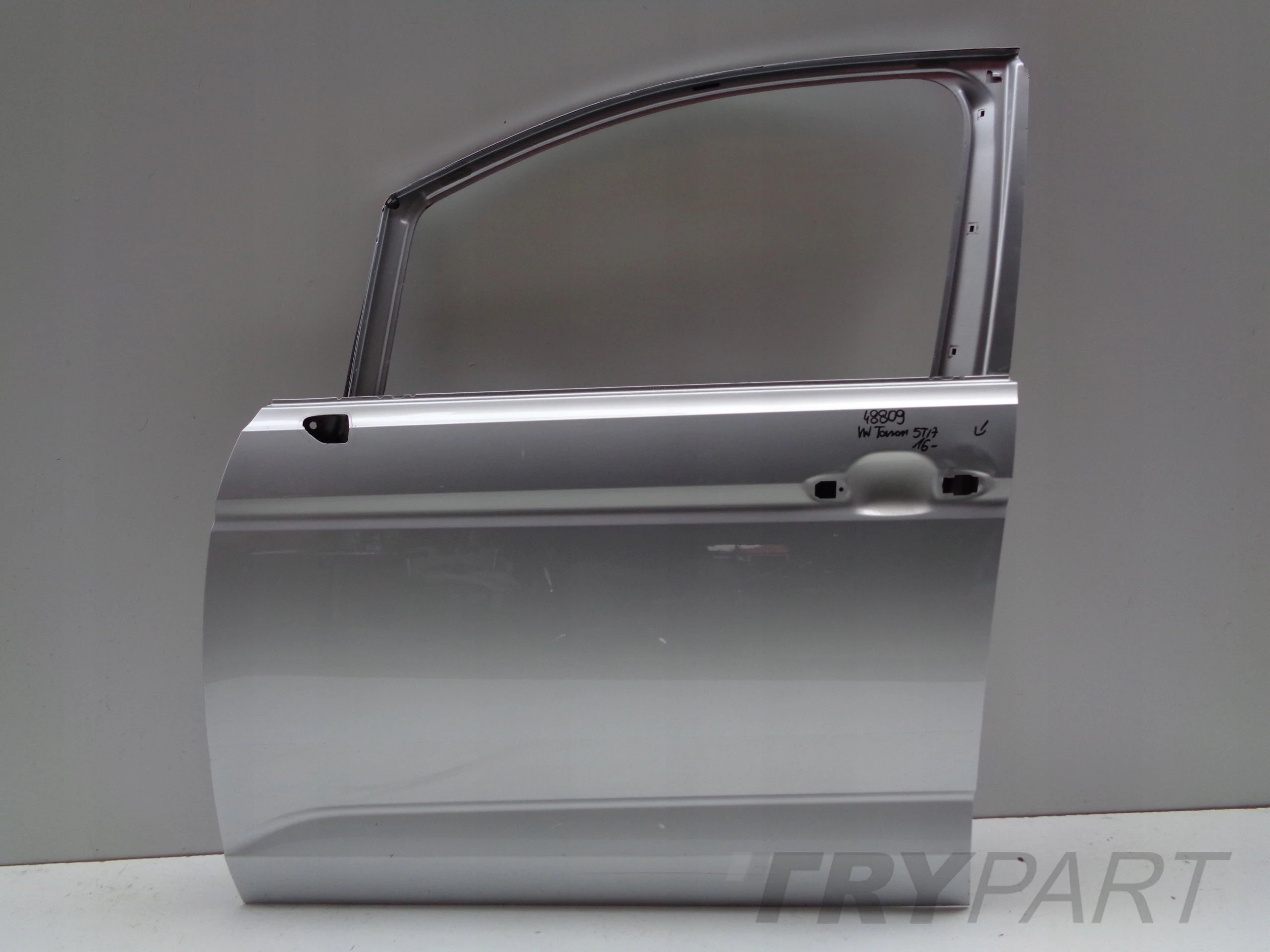 FRONT LEFT DOOR VW TOURAN 5TA 16- NO. 48809