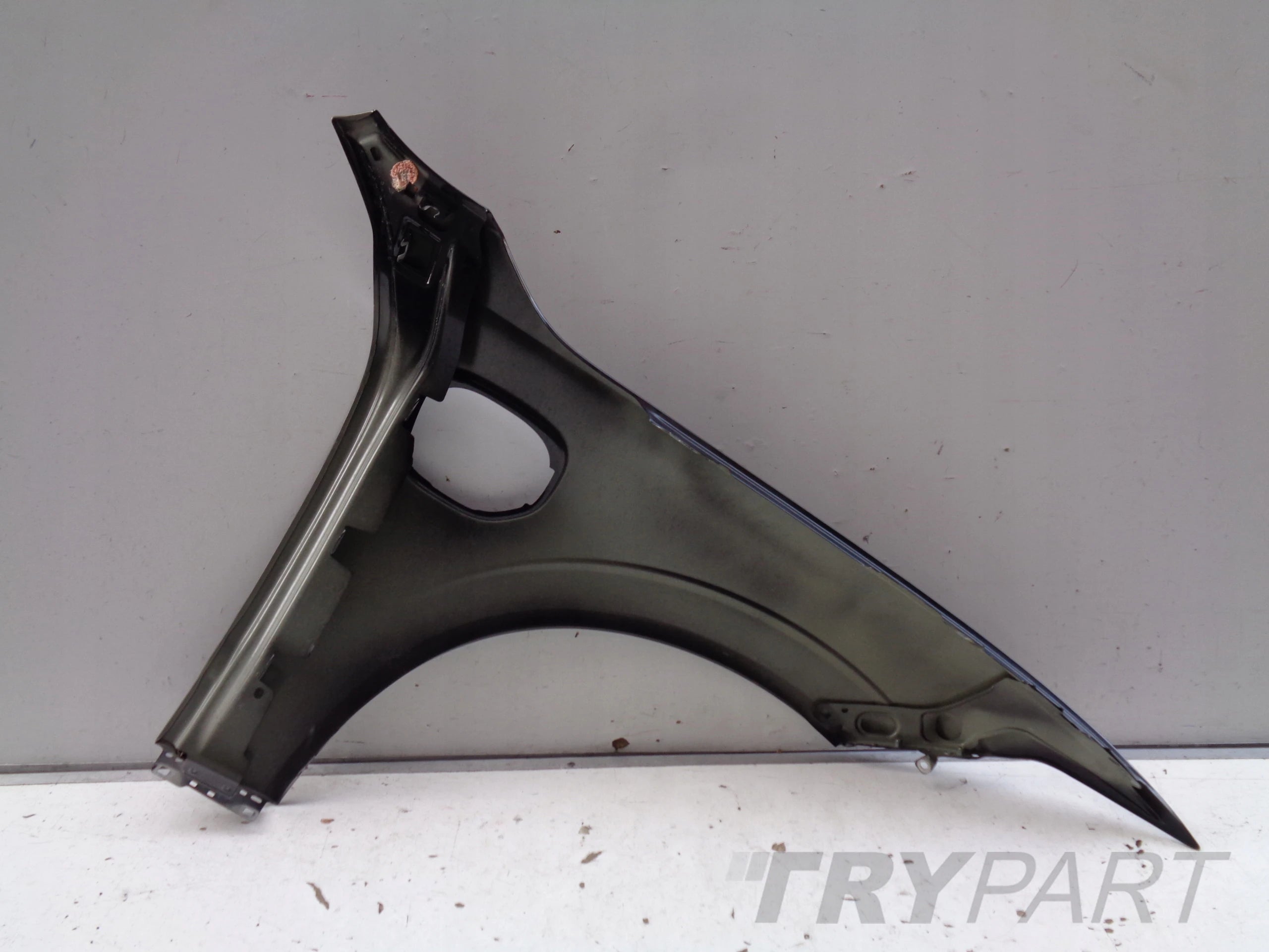 FRONT LEFT FENDER VOLVO XC60 II 17- HYBRID NO. 46108
