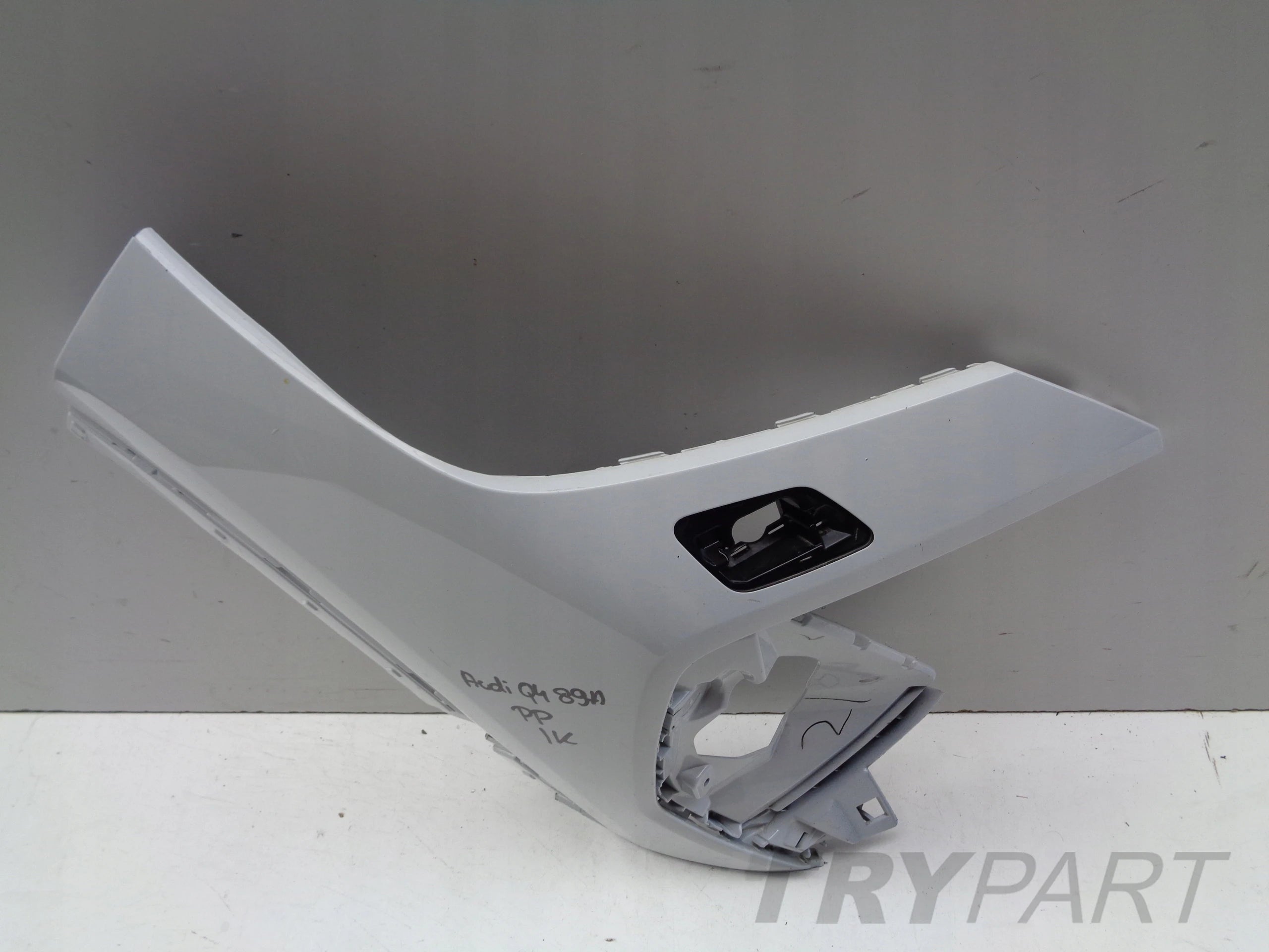 FRONT RIGHT BUMPER CORNER AUDI Q4 89A
