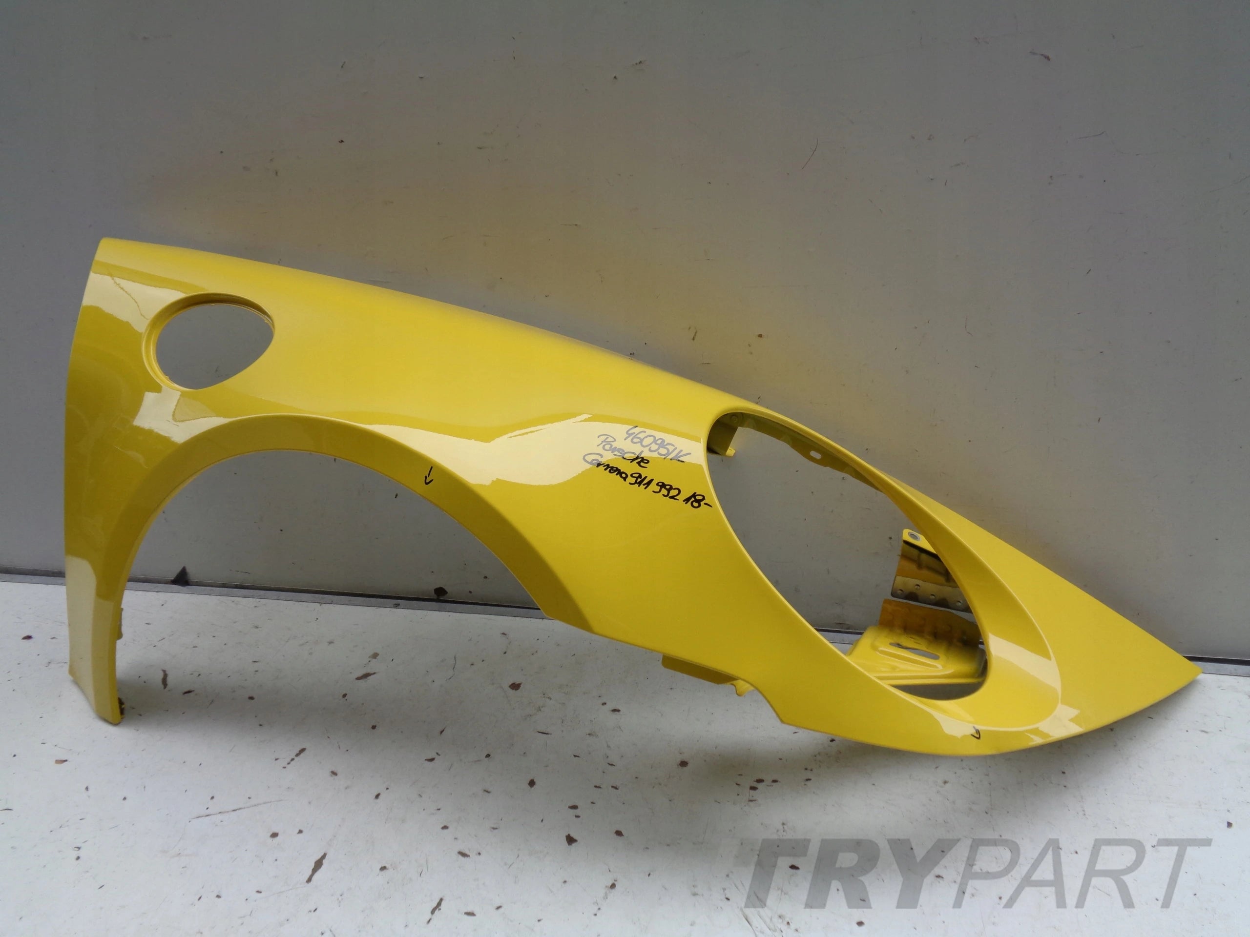 FRONT RIGHT FENDER PORSCHE CARRERA 911 992 18- NO. 46095