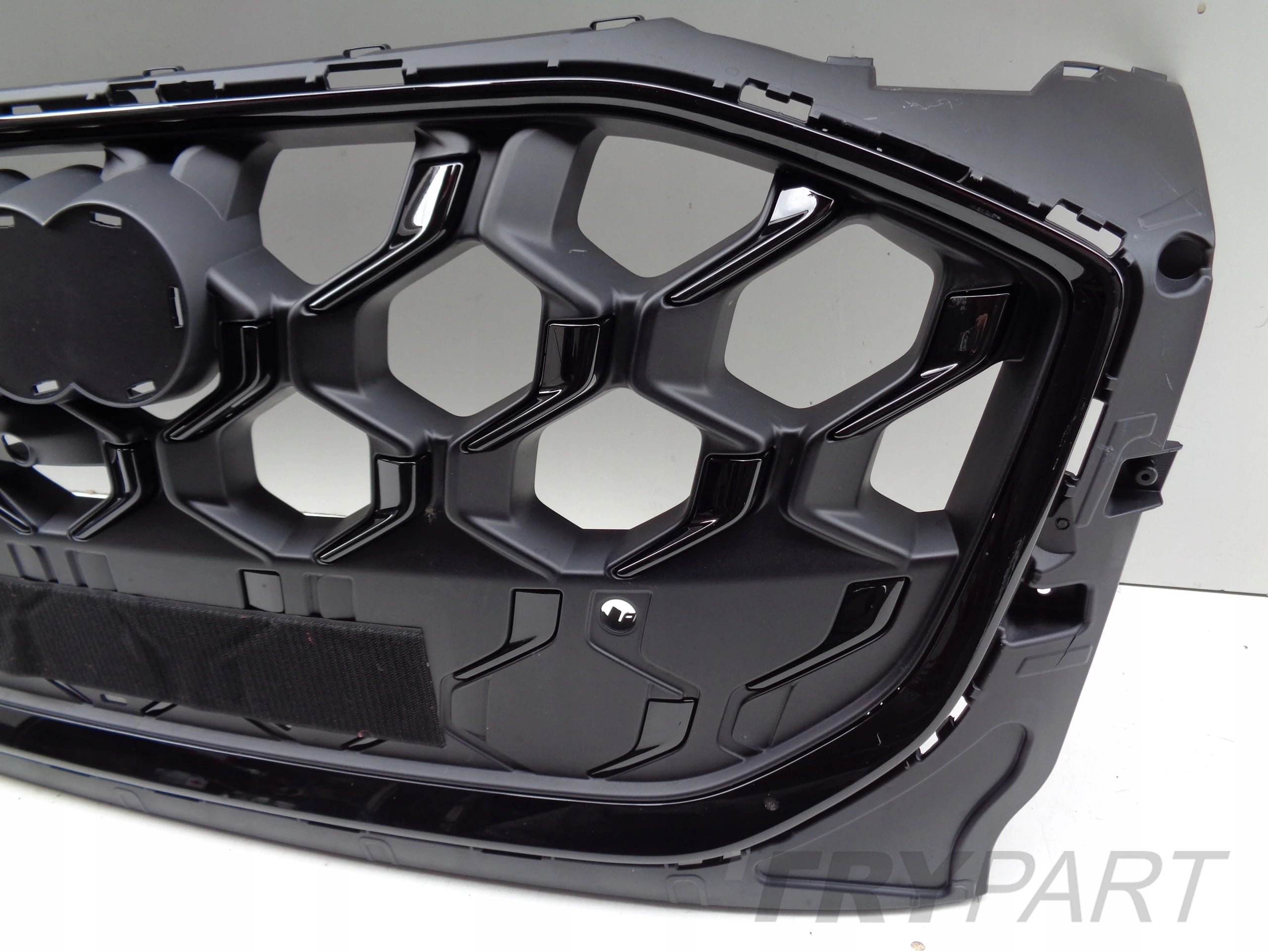 GRILL GRILLE AUDI Q5 III 8MA 24- S-LINE BLACK