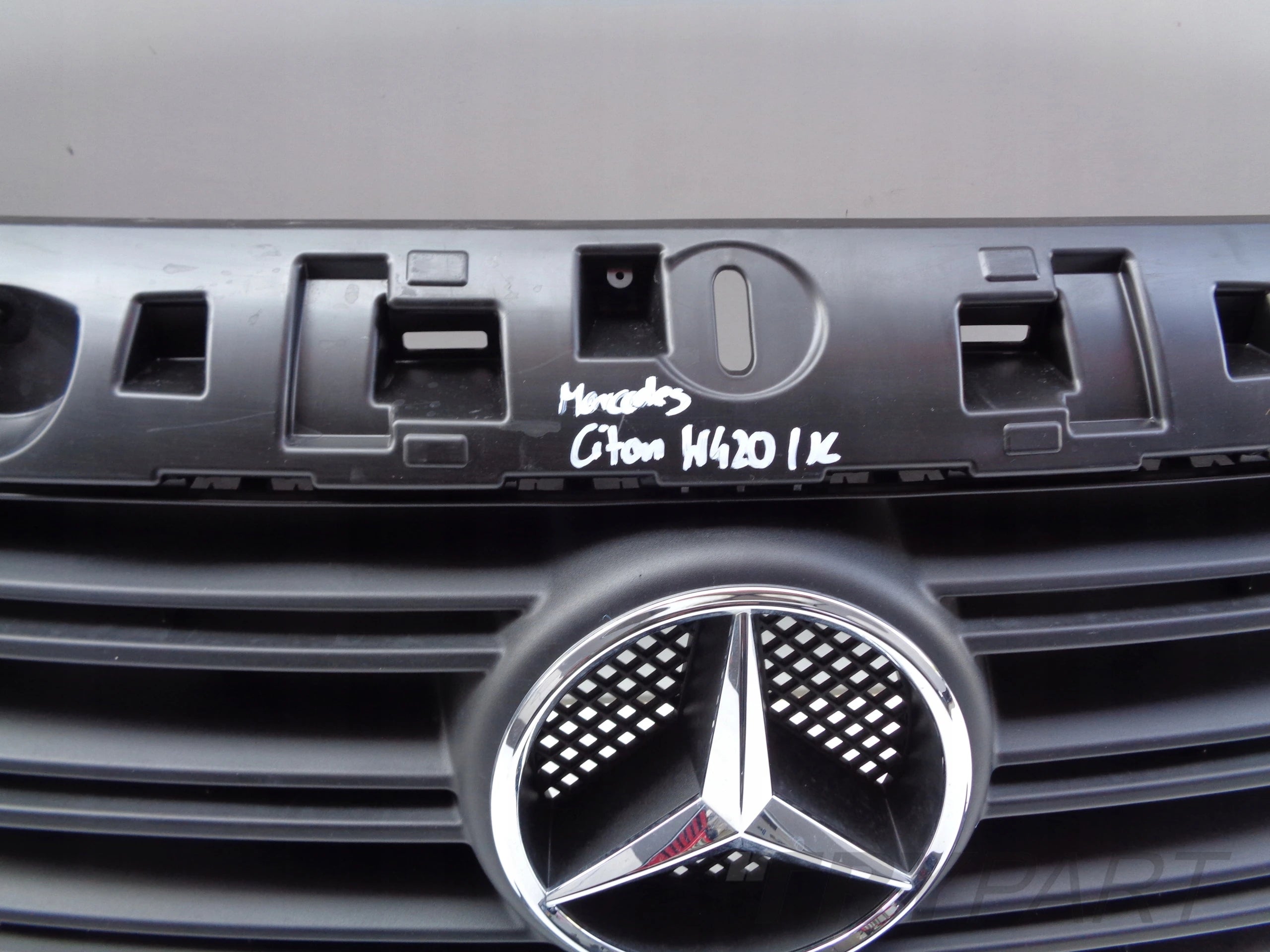Grille Assembly MERCEDES CITAN W420 21-