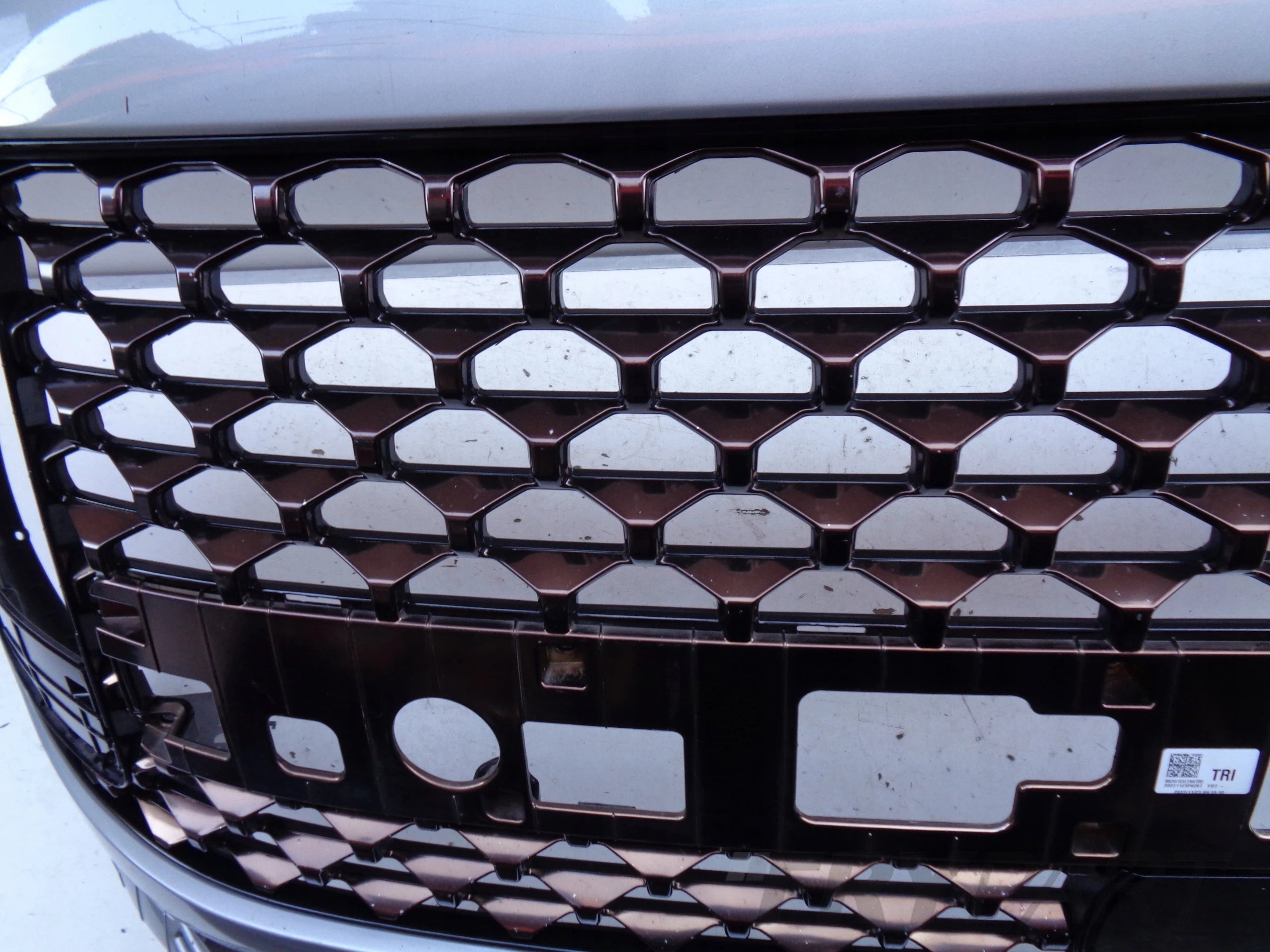 HYUNDAI STARIA 22- FRONT BUMPER PASSENGER VERSION GRILLE NO. 45861
