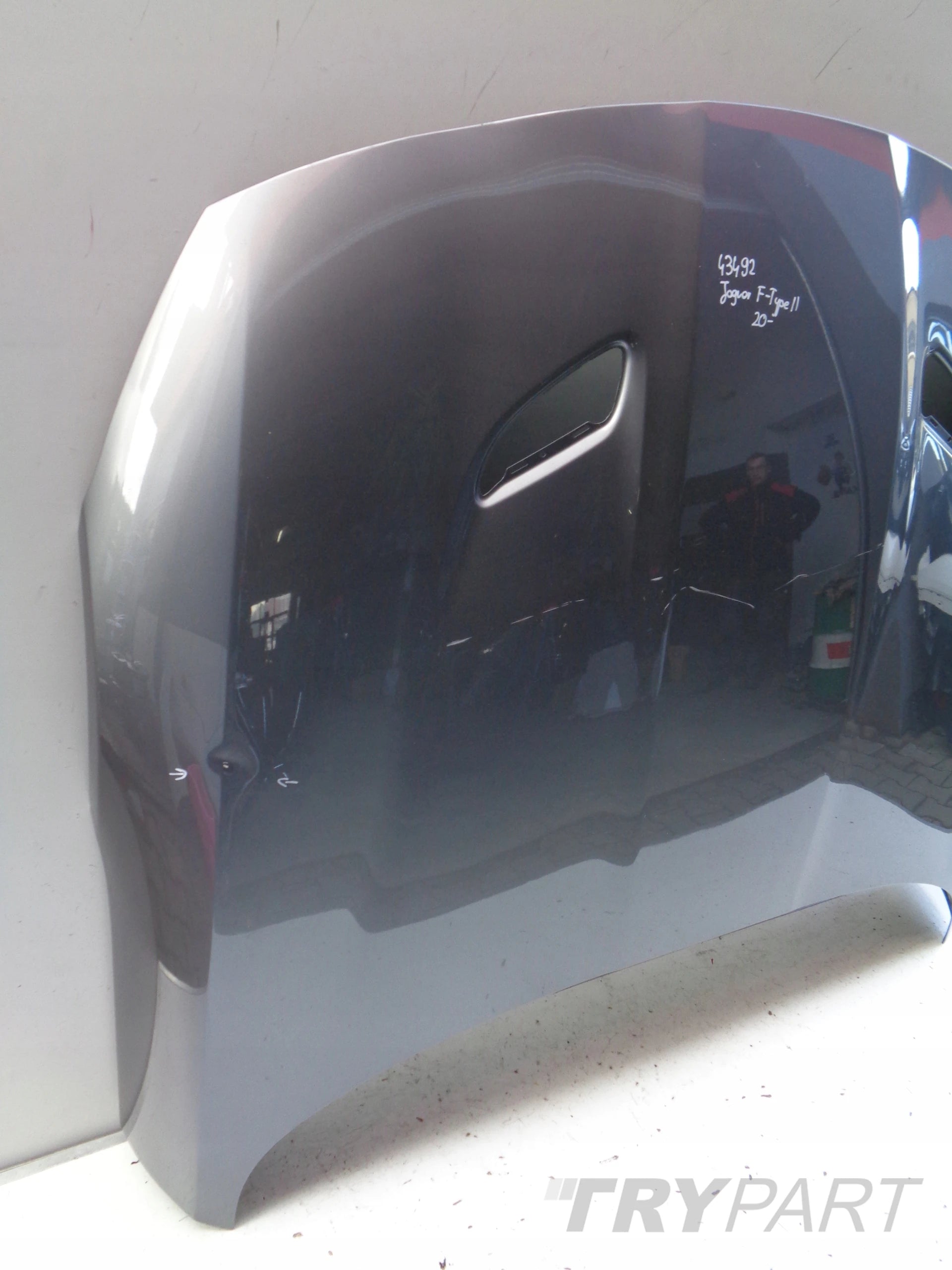 JAGUAR F-TYPE II 20- LIFT ENGINE HOOD COVER NO 43492