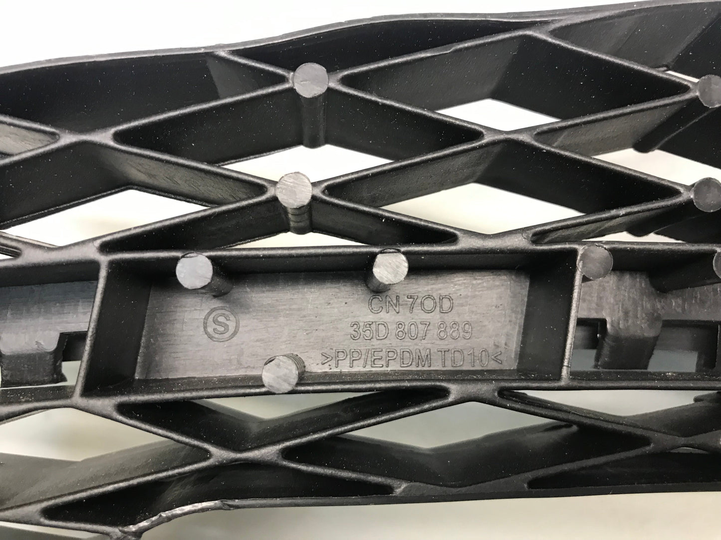 Volkswagen Passat CC 2011-2017 NEW Front Bumper Mounting Bracket 35D807889