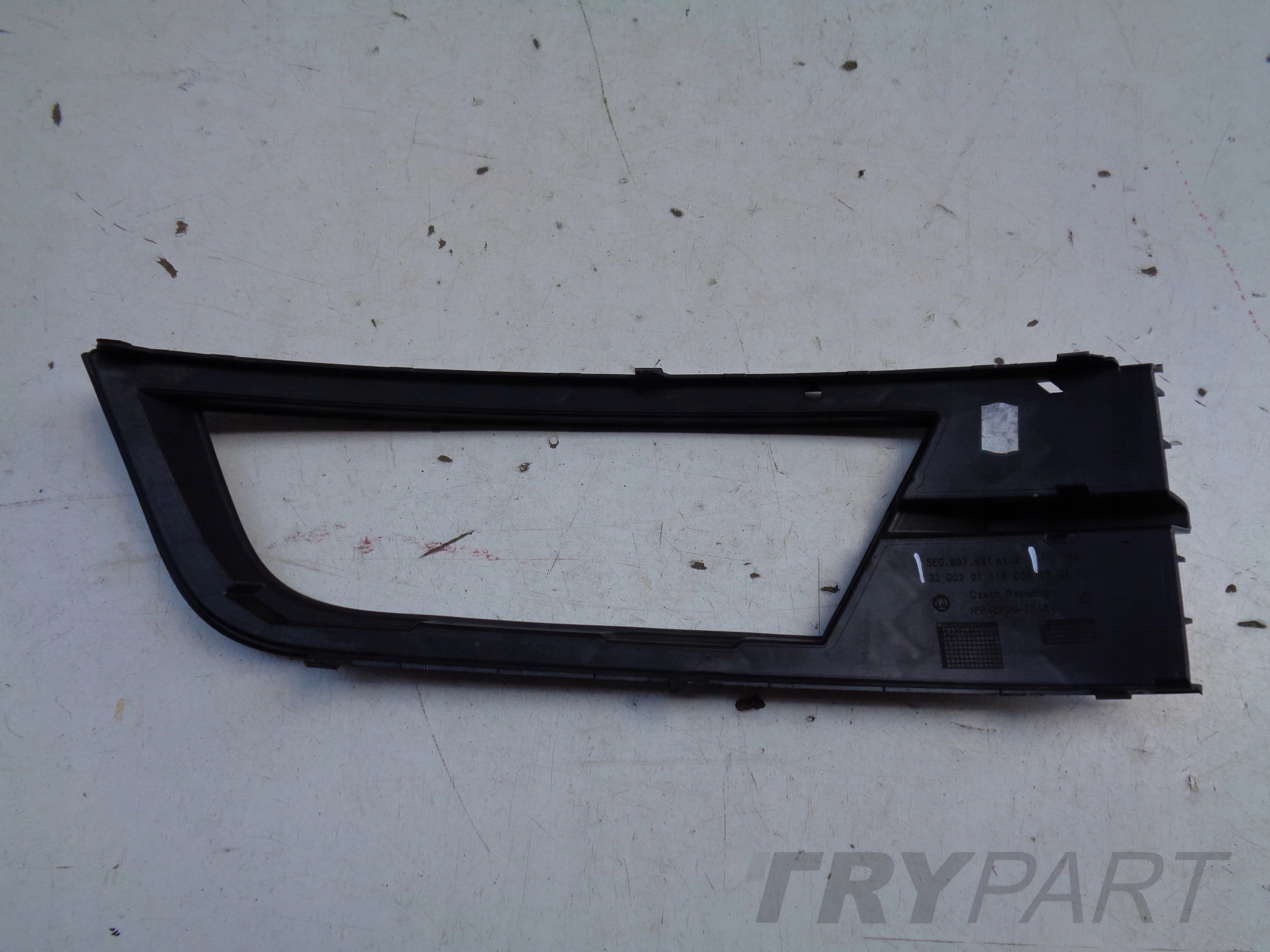 LEFT BUMPER GRILLE SKODA OCTAVIA III 3 5E 5E0 12-