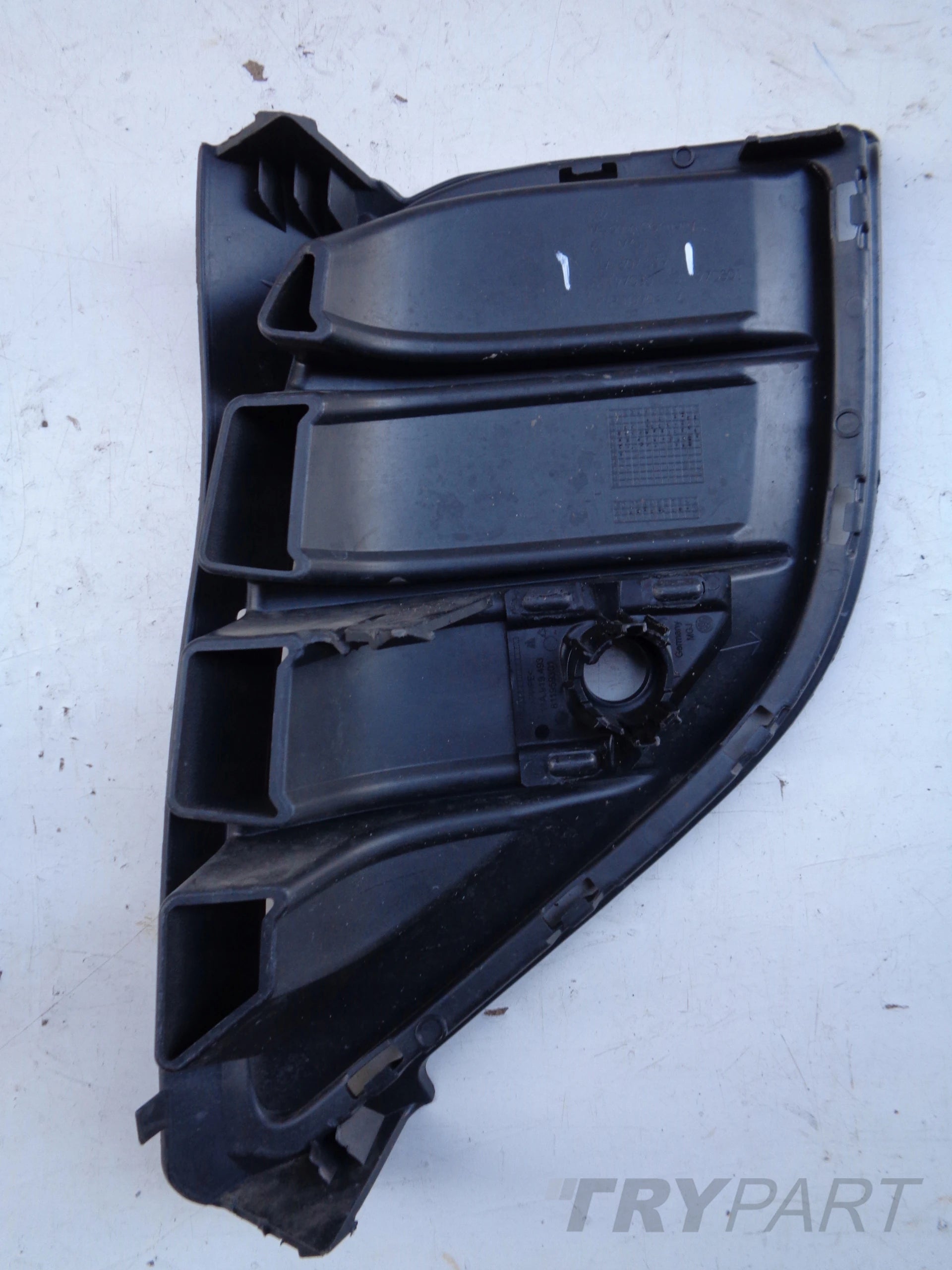 LEFT BUMPER GRILLE VW ID4 11A 21-