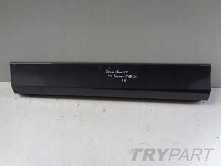 LEFT FRONT DOOR MOLDING VW TAYRON 57N 24-