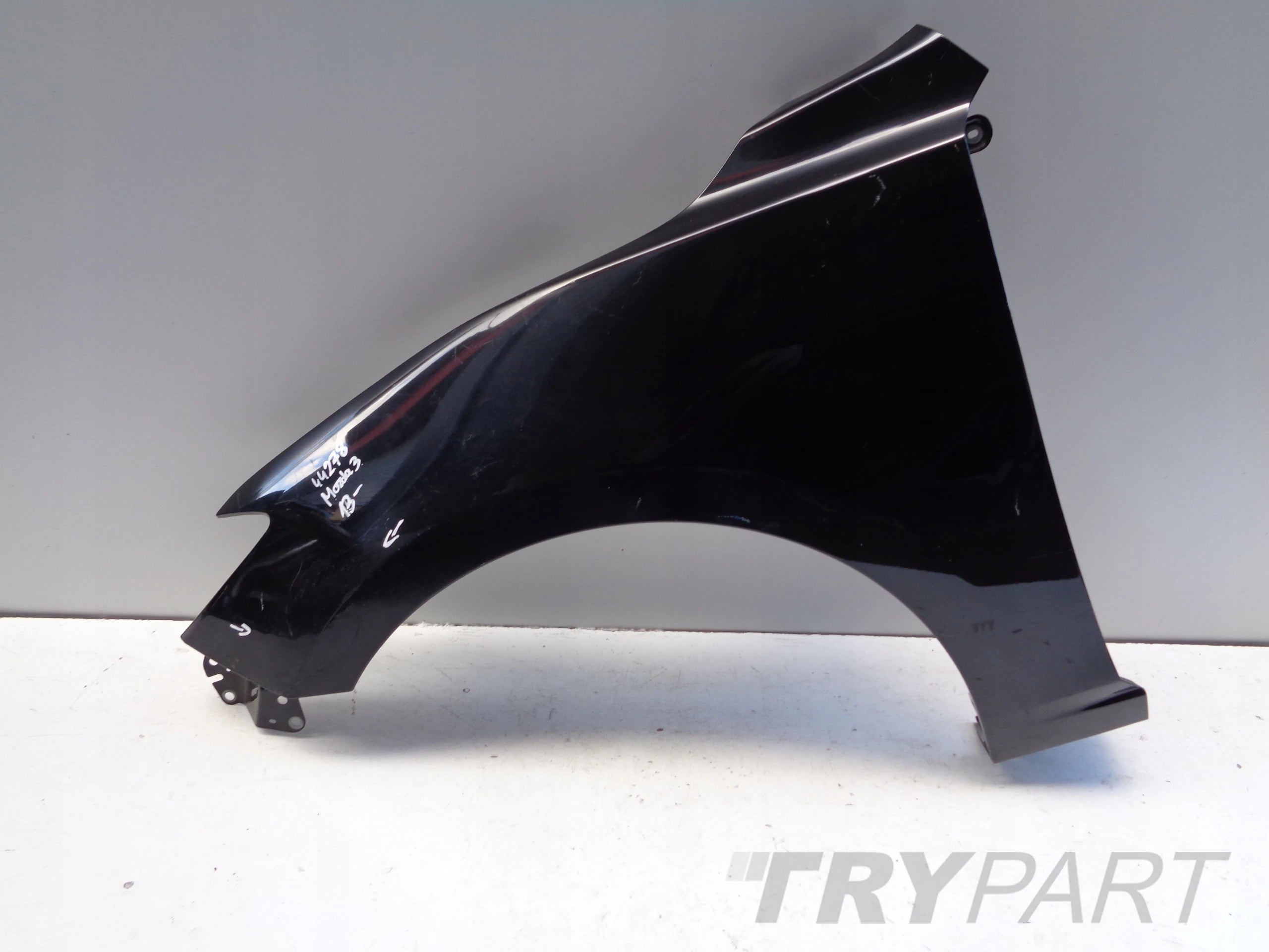 LEFT FRONT FENDER MAZDA 3 13- NO. 43903