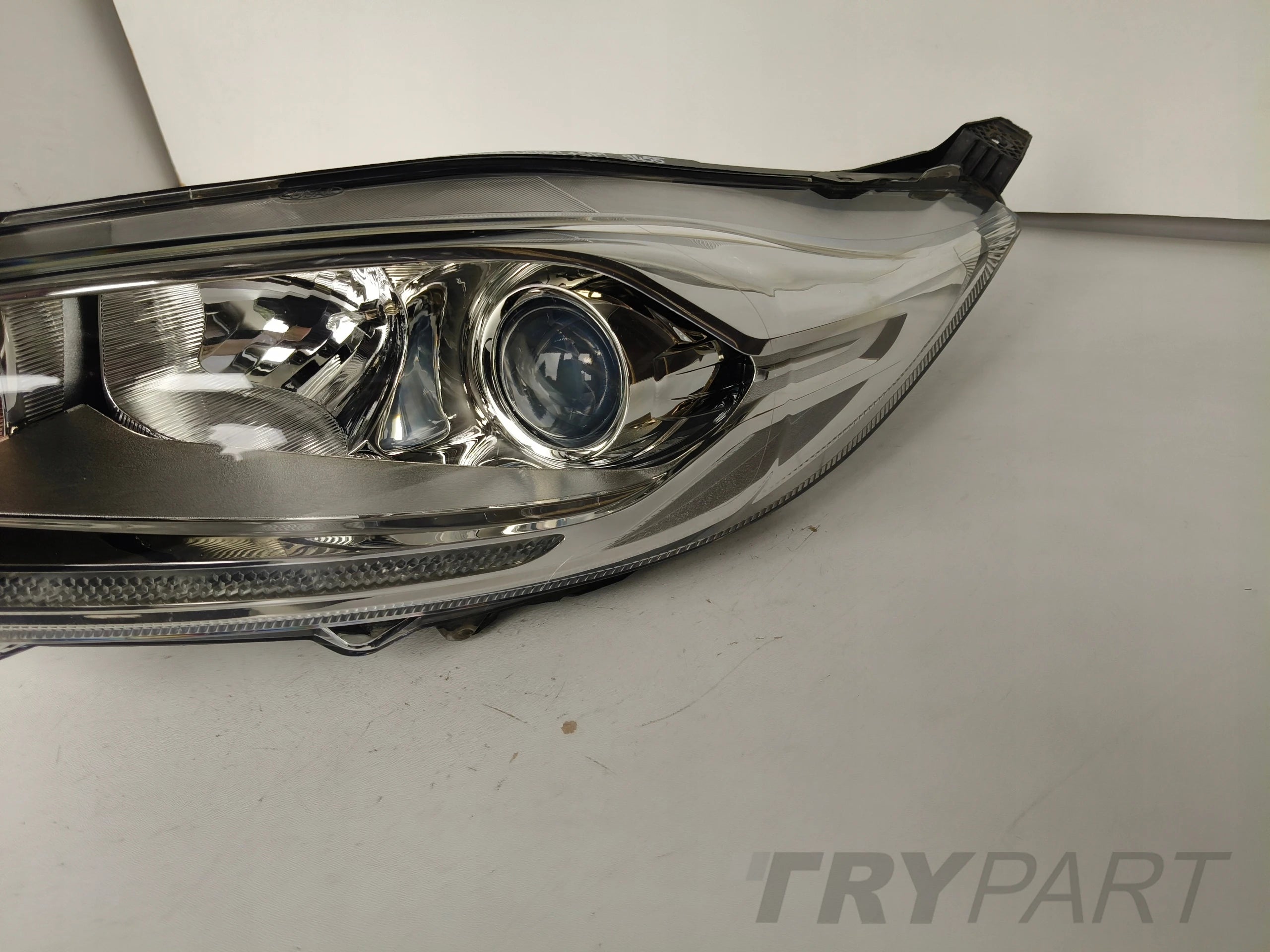 LEFT HEADLIGHT LAMP FOR FORD FIESTA MK7 12- LIFT LED