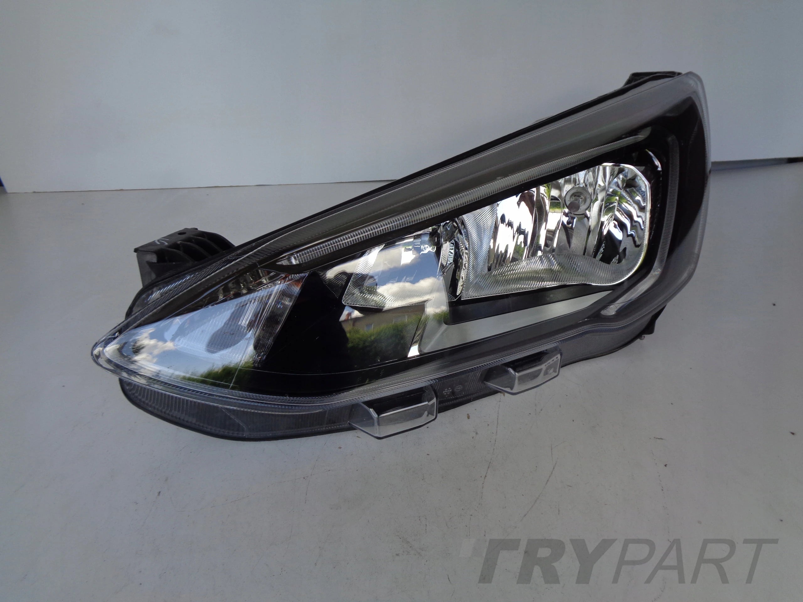 LEFT HEADLIGHT LAMP FOR FORD FOCUS MK4 18- LED