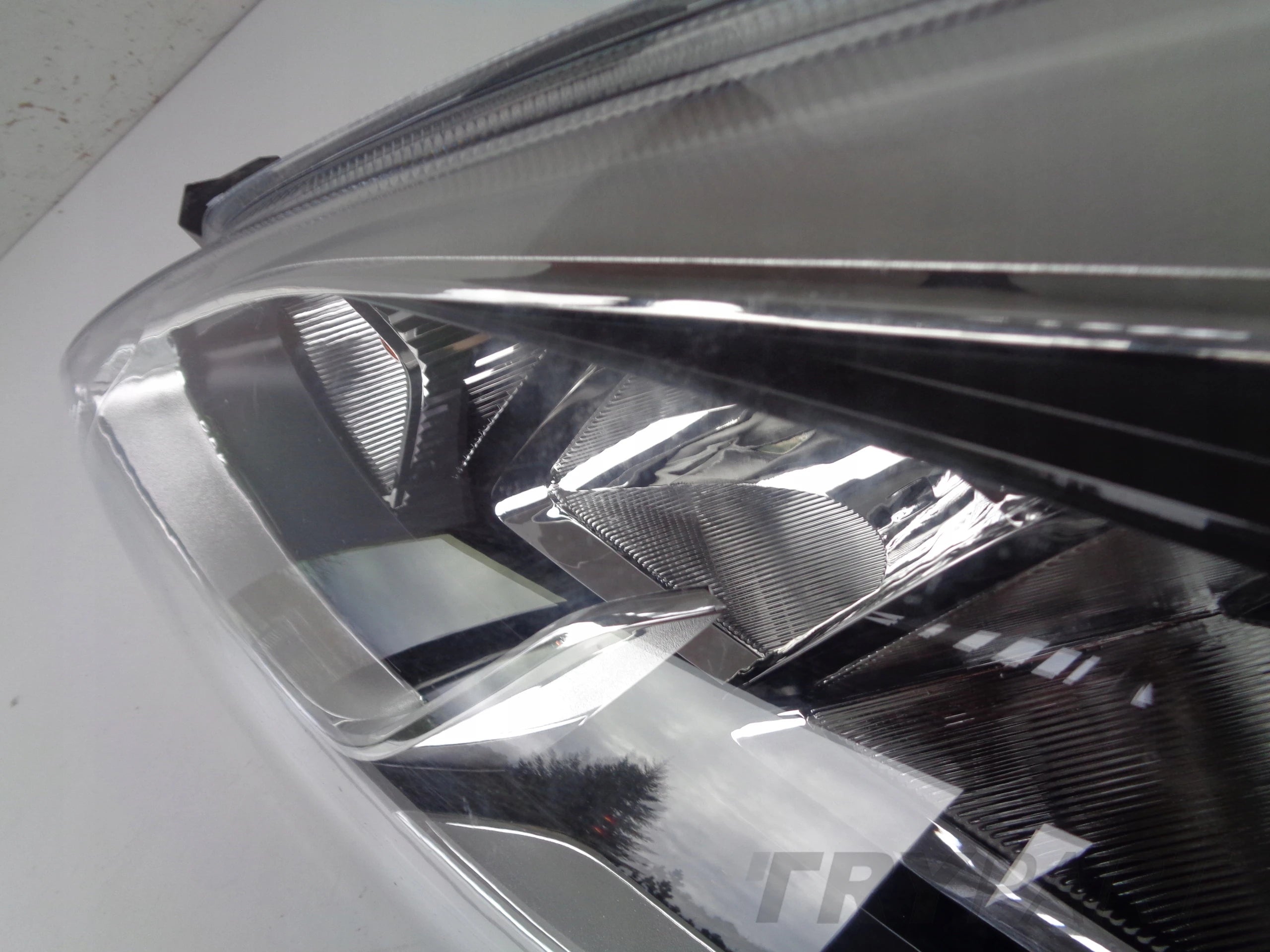 LEFT HEADLIGHT LAMP FORD FIESTA MK8 17-