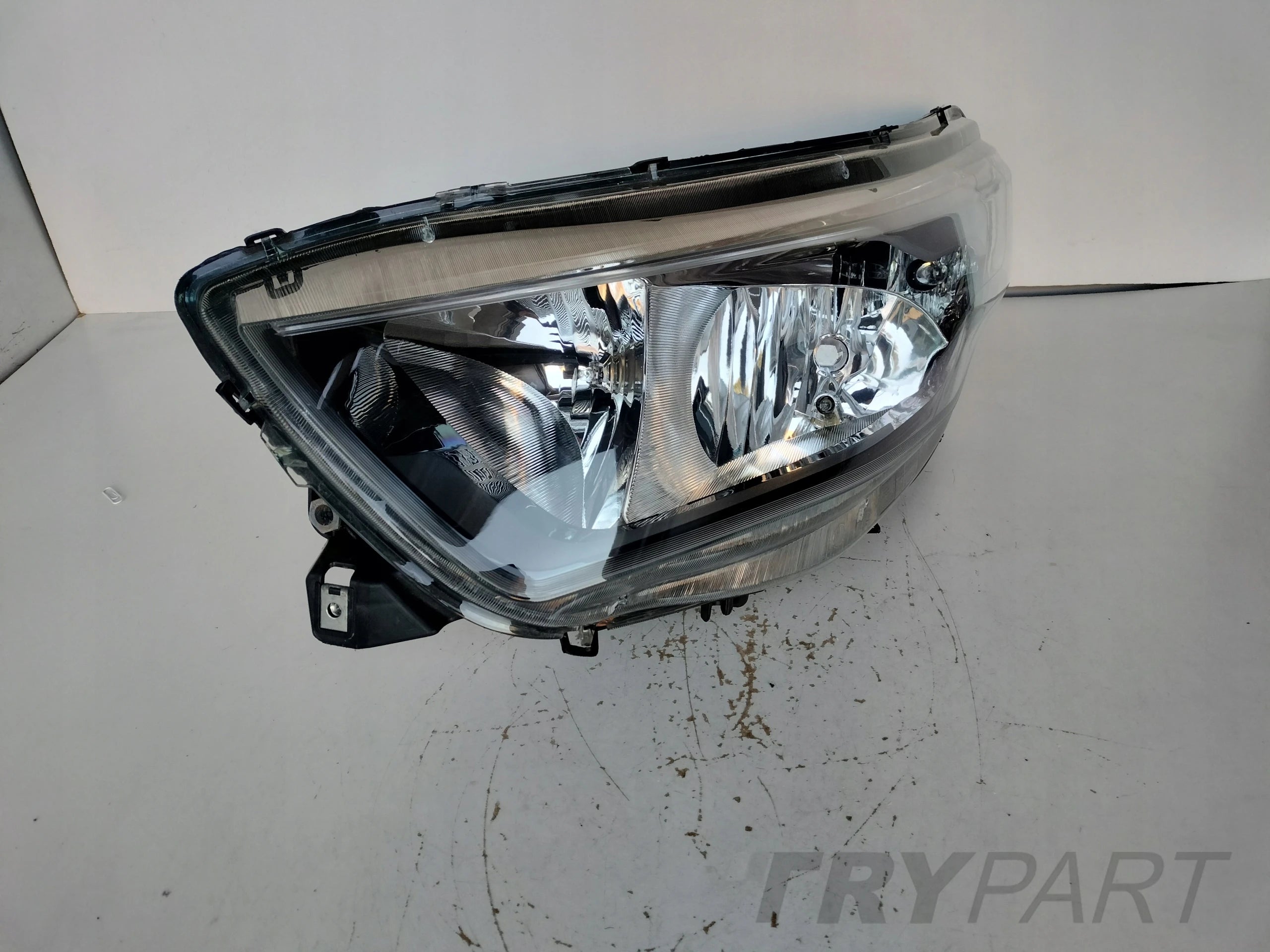 LEFT HEADLIGHT LAMP IVECO DAILY 19- LIFT
