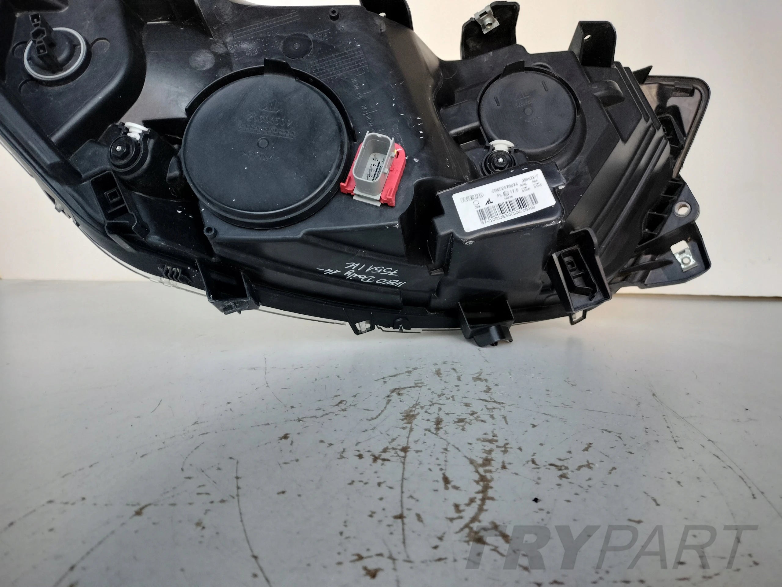 LEFT HEADLIGHT LAMP IVECO DAILY 19- LIFT