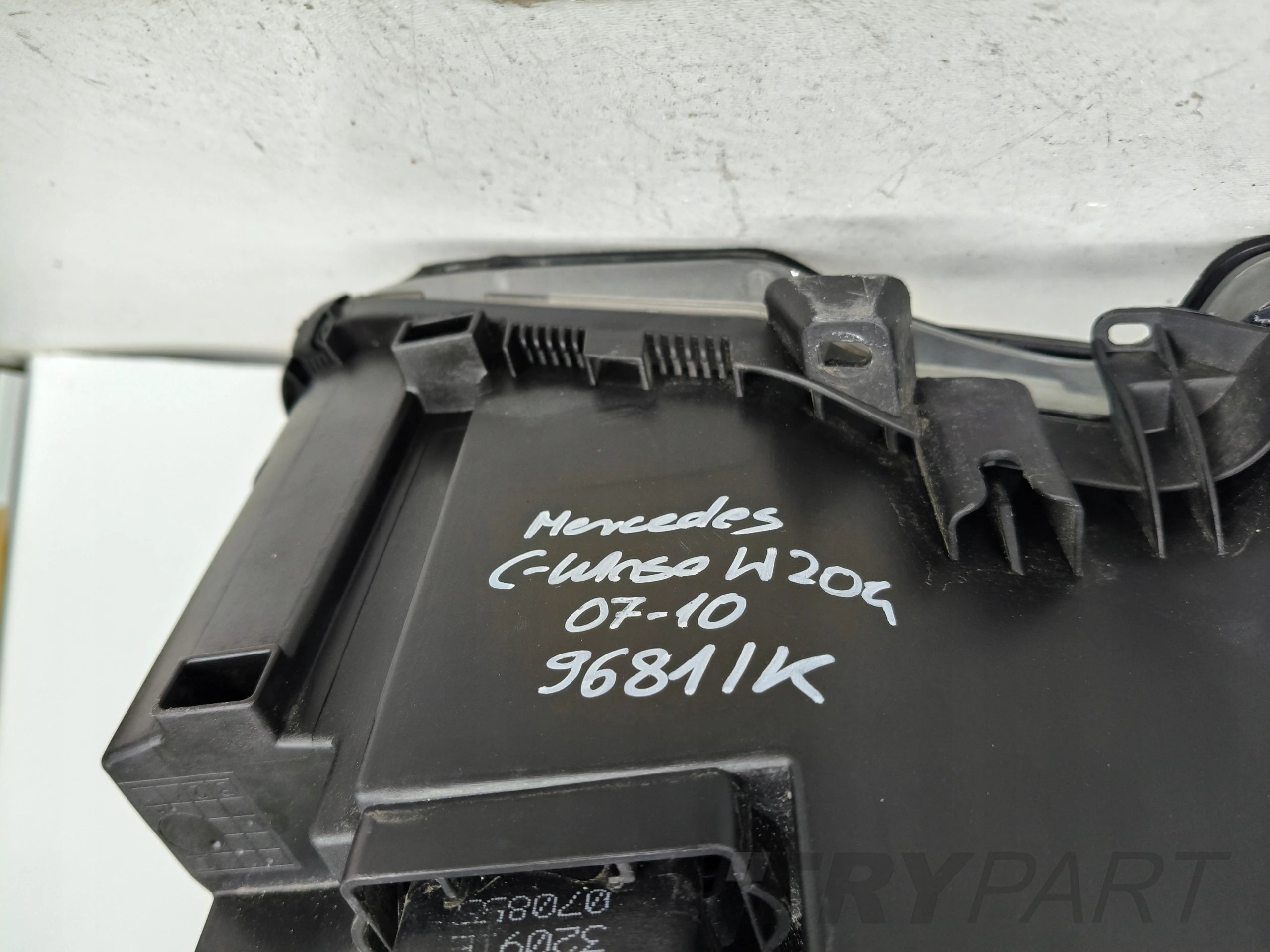 LEFT HEADLIGHT LAMP MERCEDES C-CLASS W204 07-10