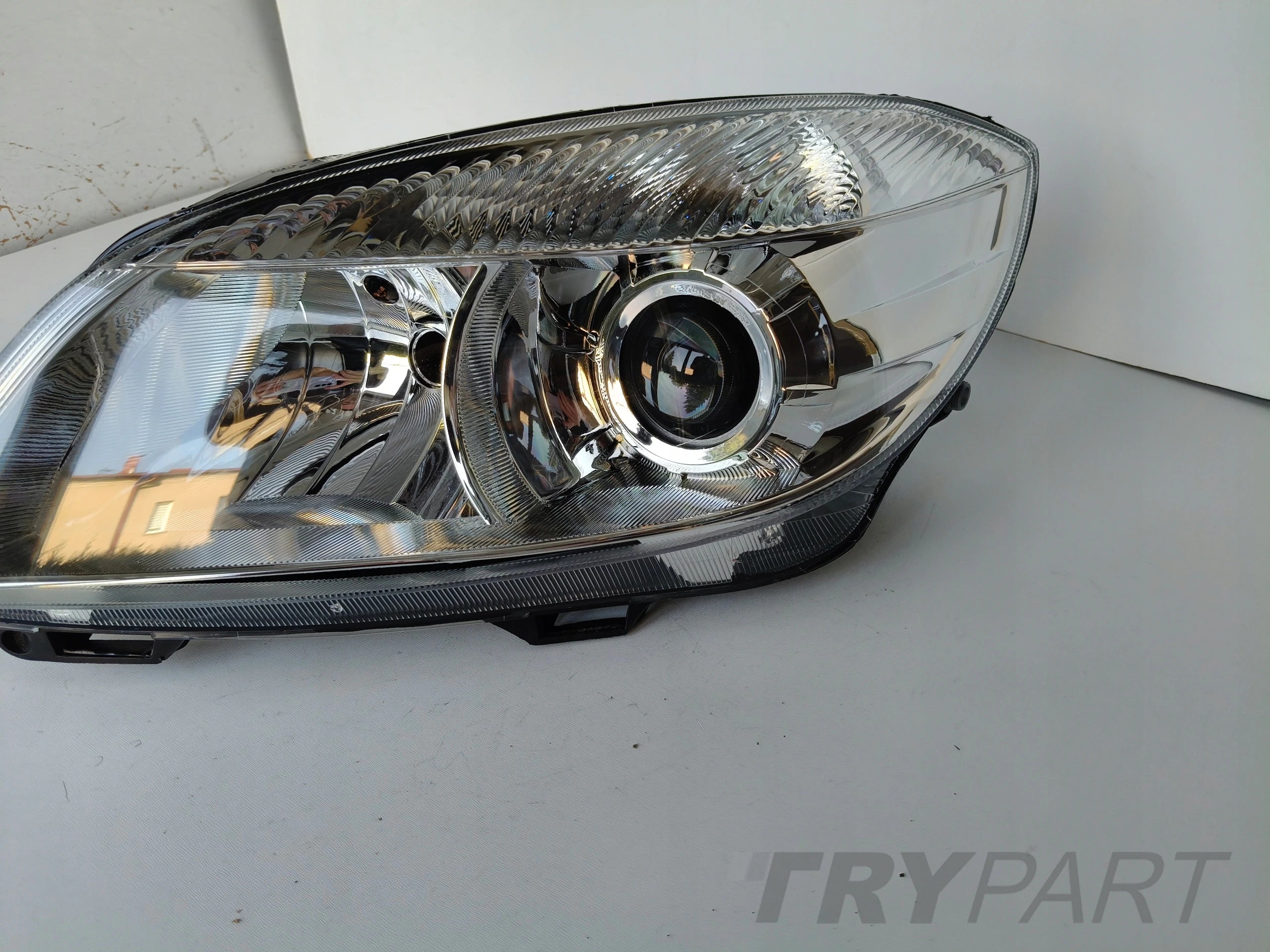 LEFT HEADLIGHT LAMP SKODA FABIA II 5J 5J0 10- LIFT ROOMSTER TYC