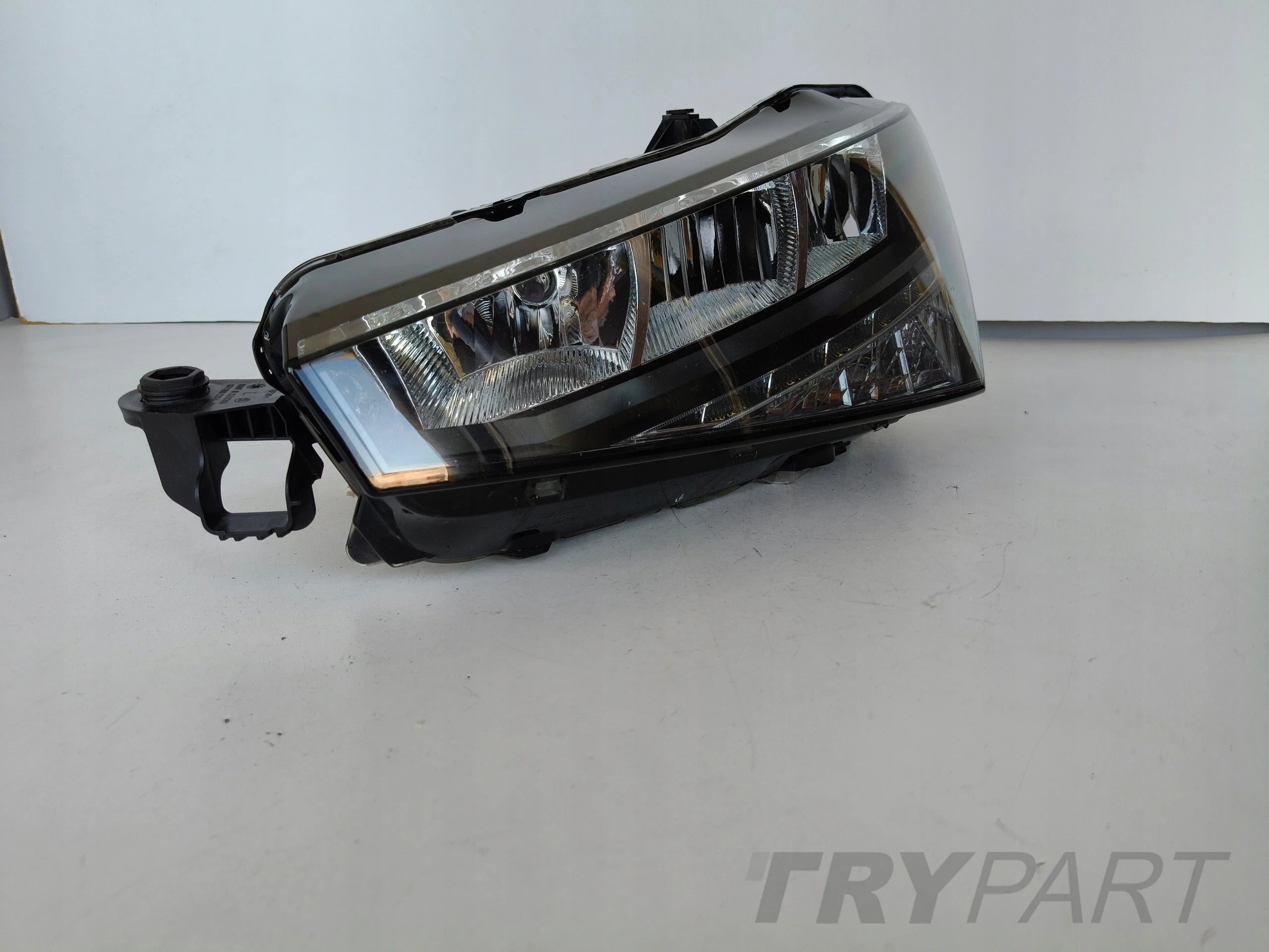 LEFT HEADLIGHT LAMP SKODA SCALA 657 18- LED