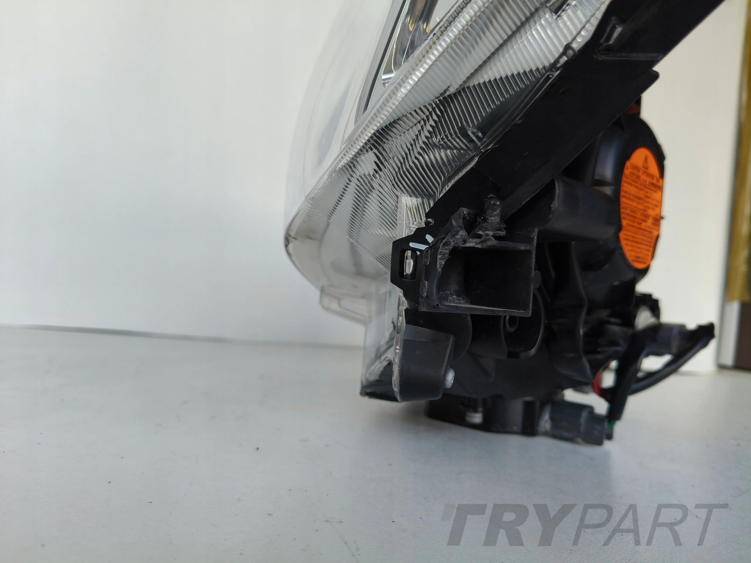 LEFT HEADLIGHT LAMP SUBARU XV 11- XENON