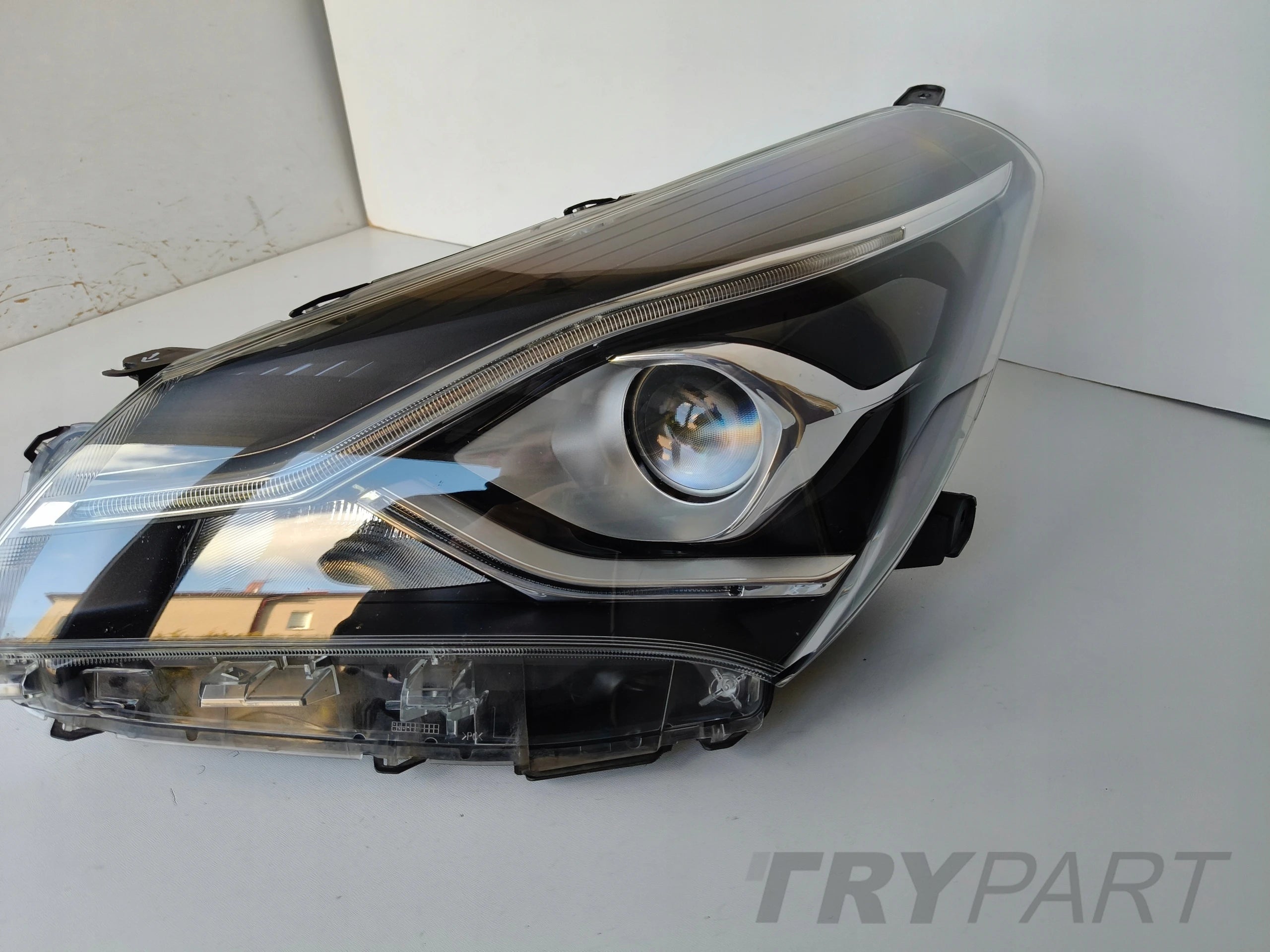 LEFT HEADLIGHT LAMP TOYOTA YARIS III 17- FACELIFT LED