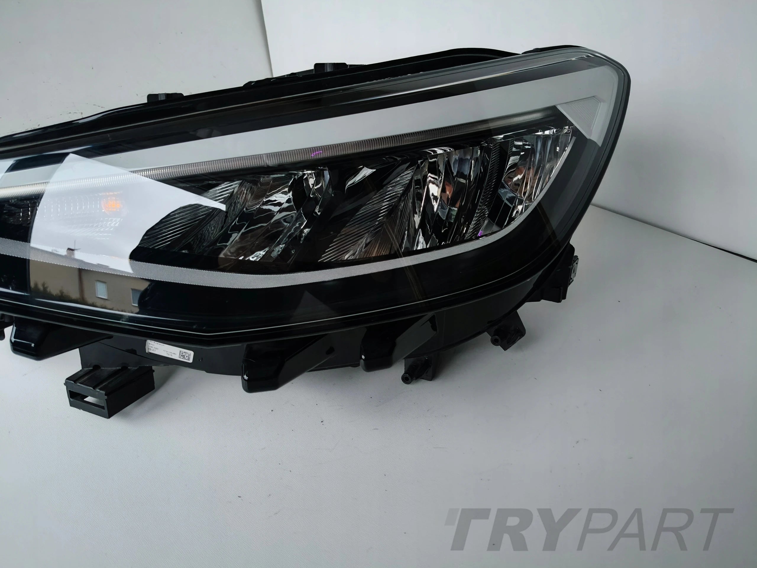 LEFT HEADLIGHT LAMP VW ID4 11A 20- LED