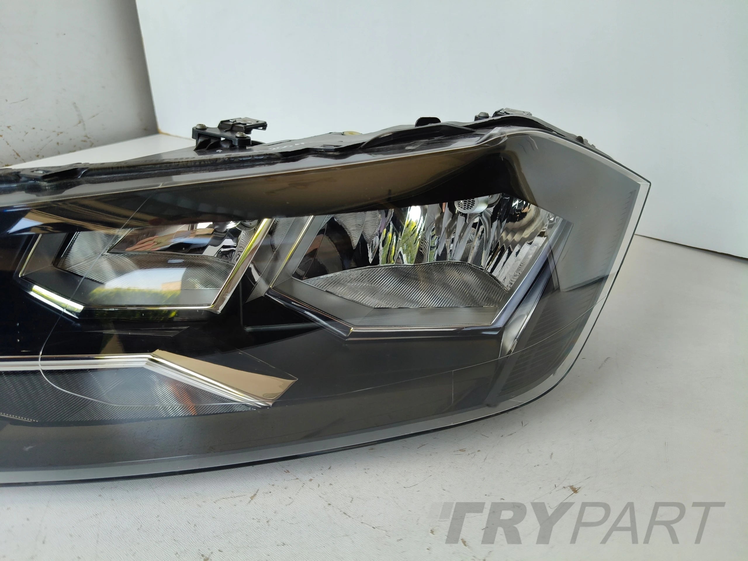LEFT HEADLIGHT LAMP VW POLO 2G 2G0 17-