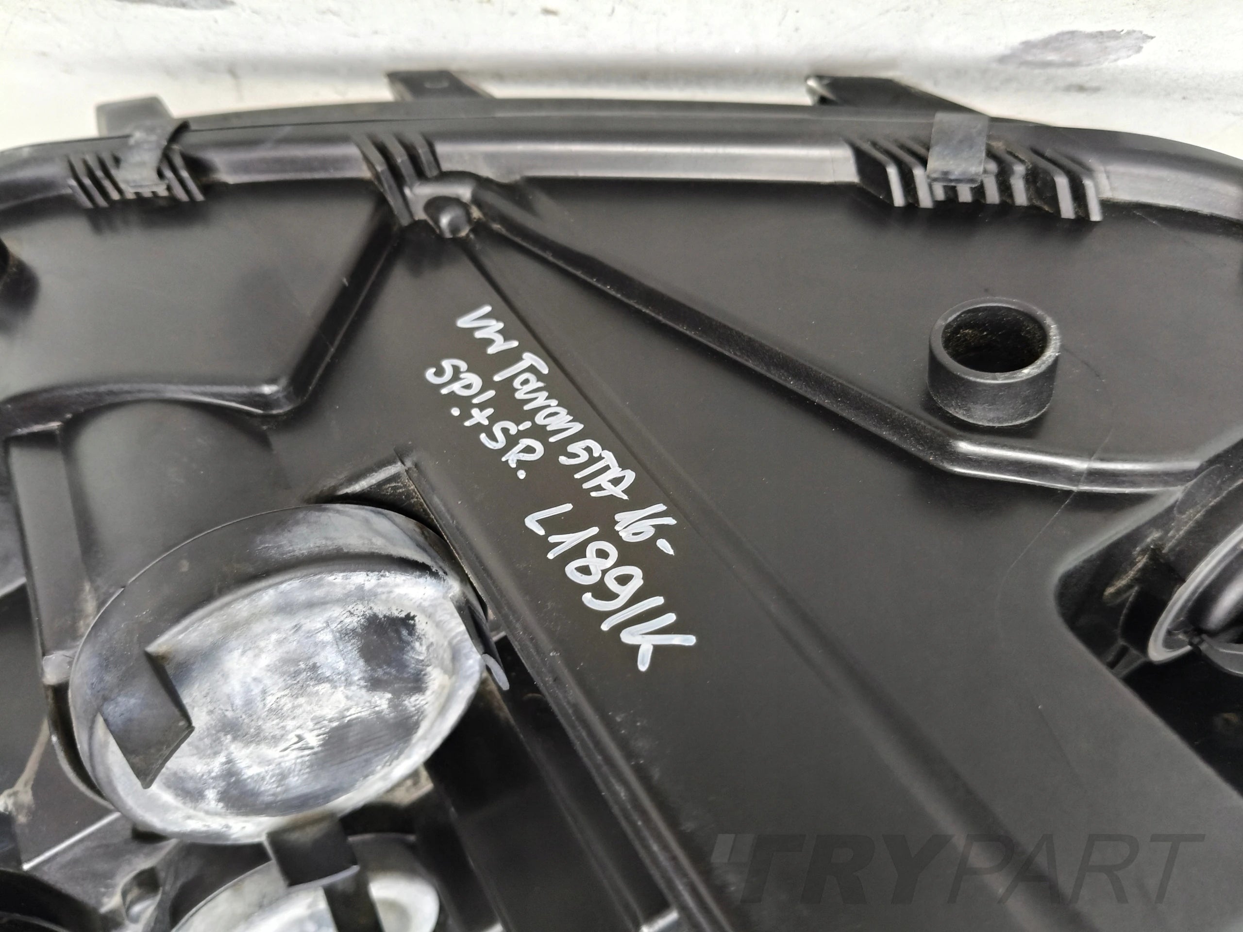 LEFT HEADLIGHT LAMP VW TOURAN 5TA 16-
