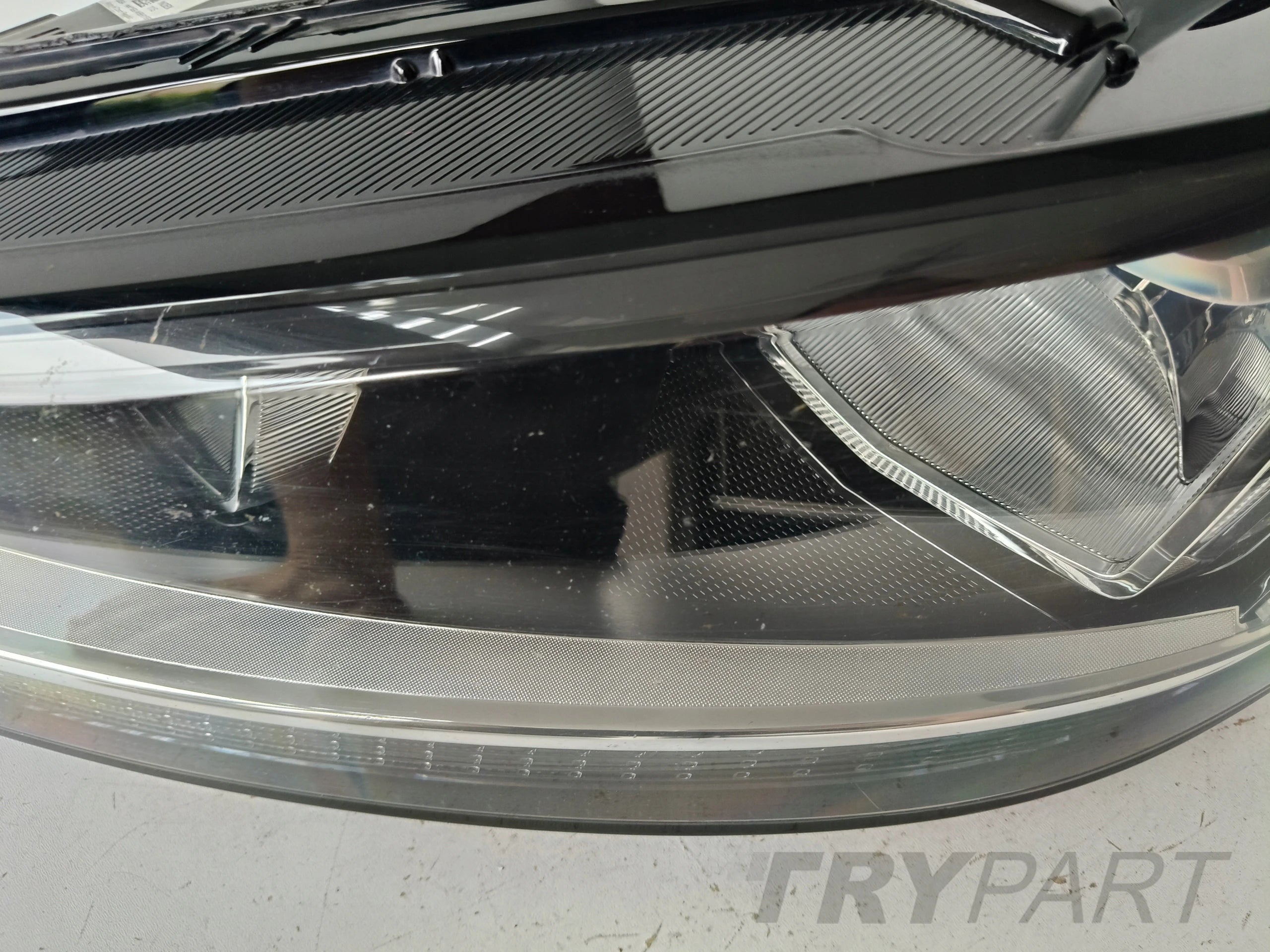 LEFT HEADLIGHT LAMP VW TOURAN 5TA 16-