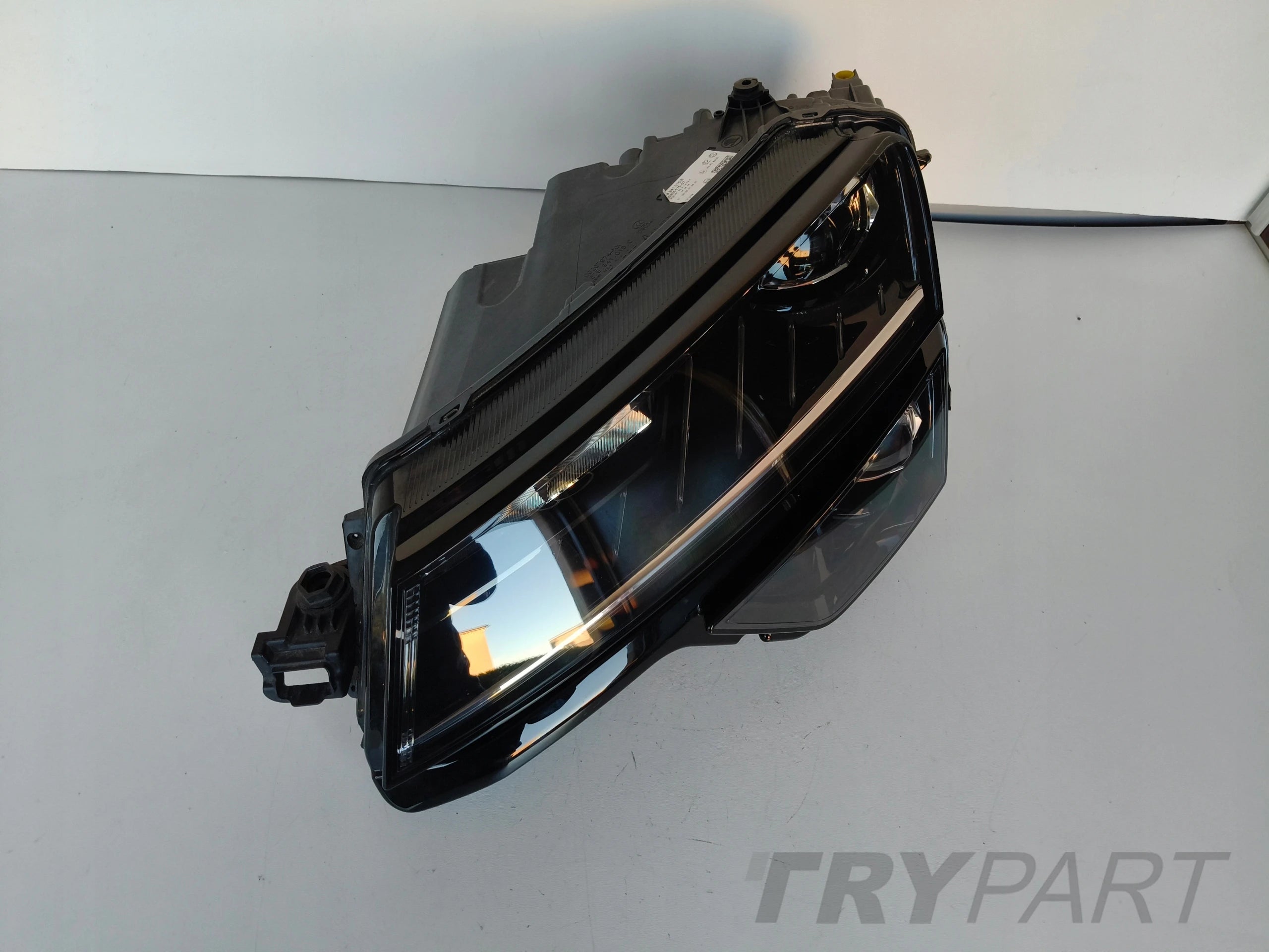 LEFT HEADLIGHT SKODA KAROQ 57A 17- FULL LED