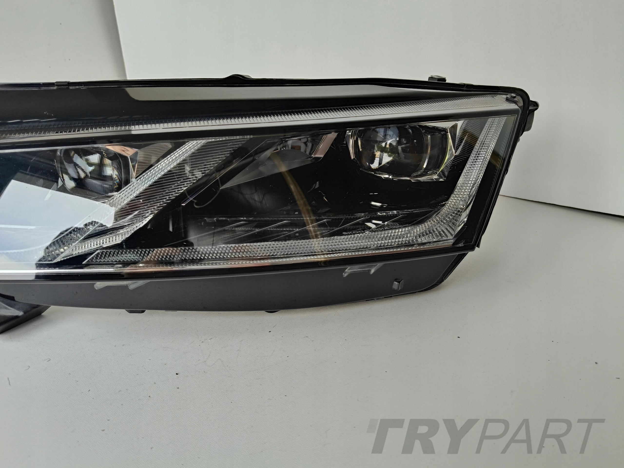 LEFT HEADLIGHT SKODA OCTAVIA 4 IV 5E3 20- FULL LED