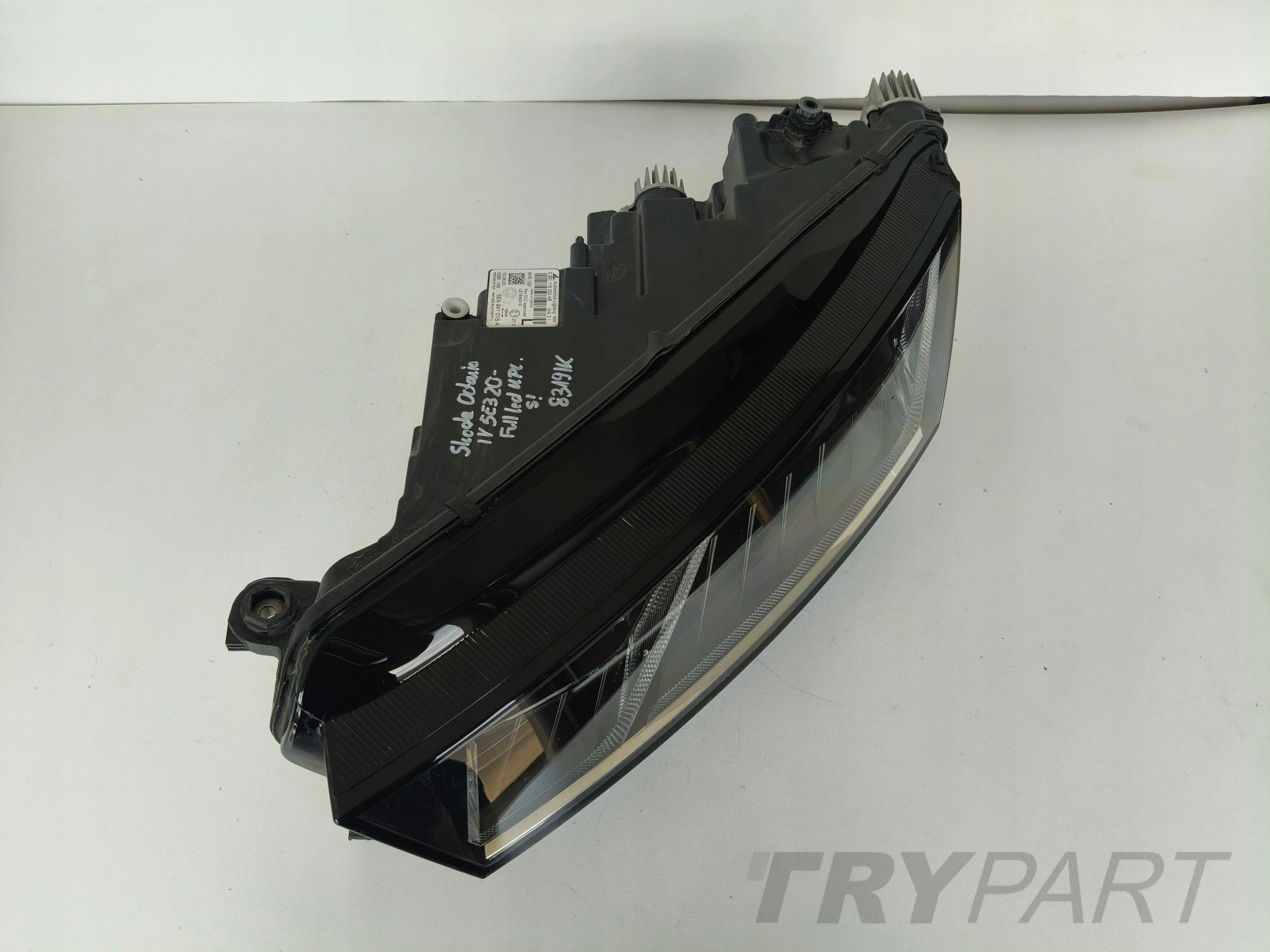 LEFT HEADLIGHT SKODA OCTAVIA 4 IV 5E3 20- FULL LED