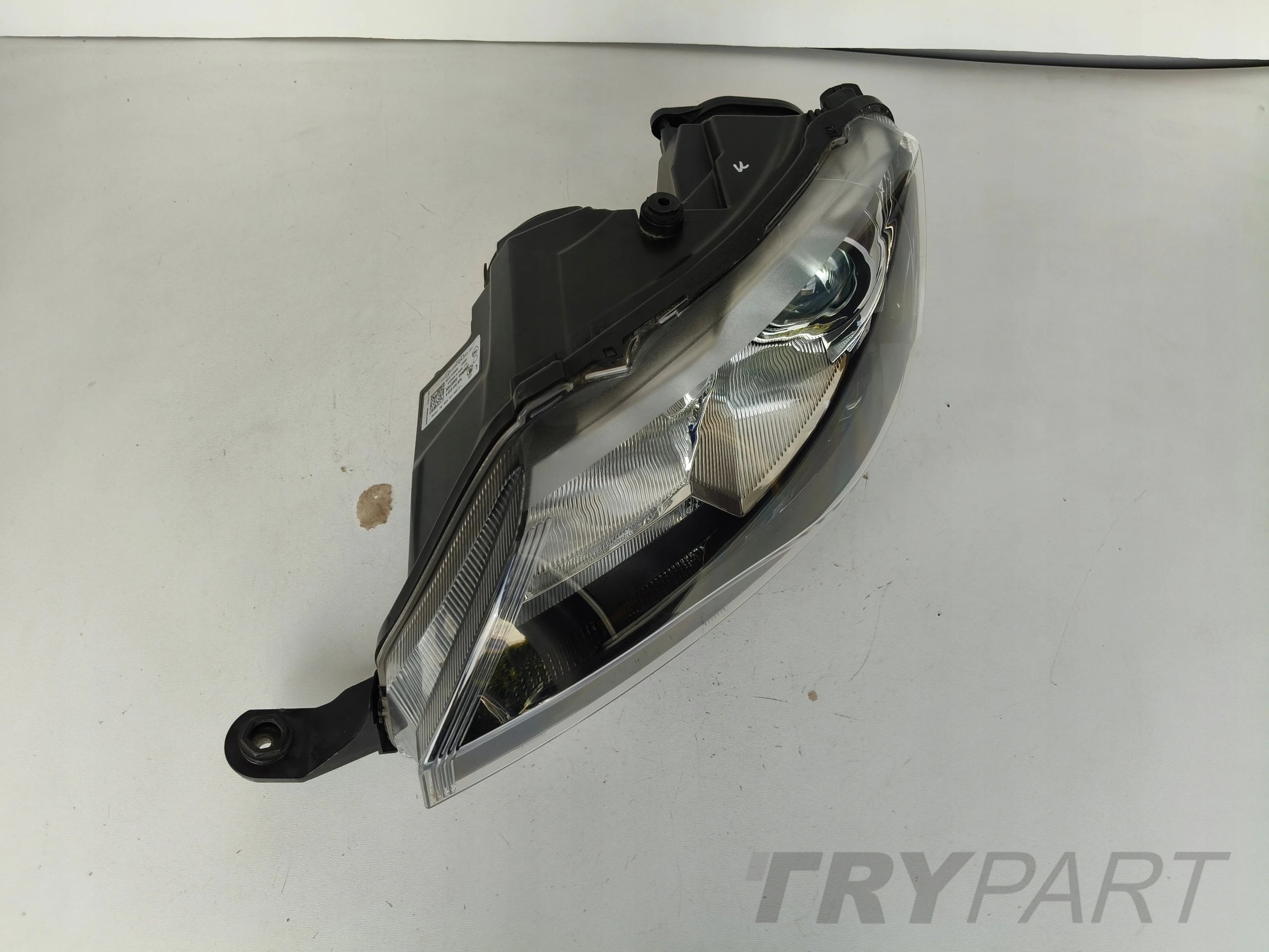 LEFT HEADLIGHT SKODA RAPID 5JA 12- XENON
