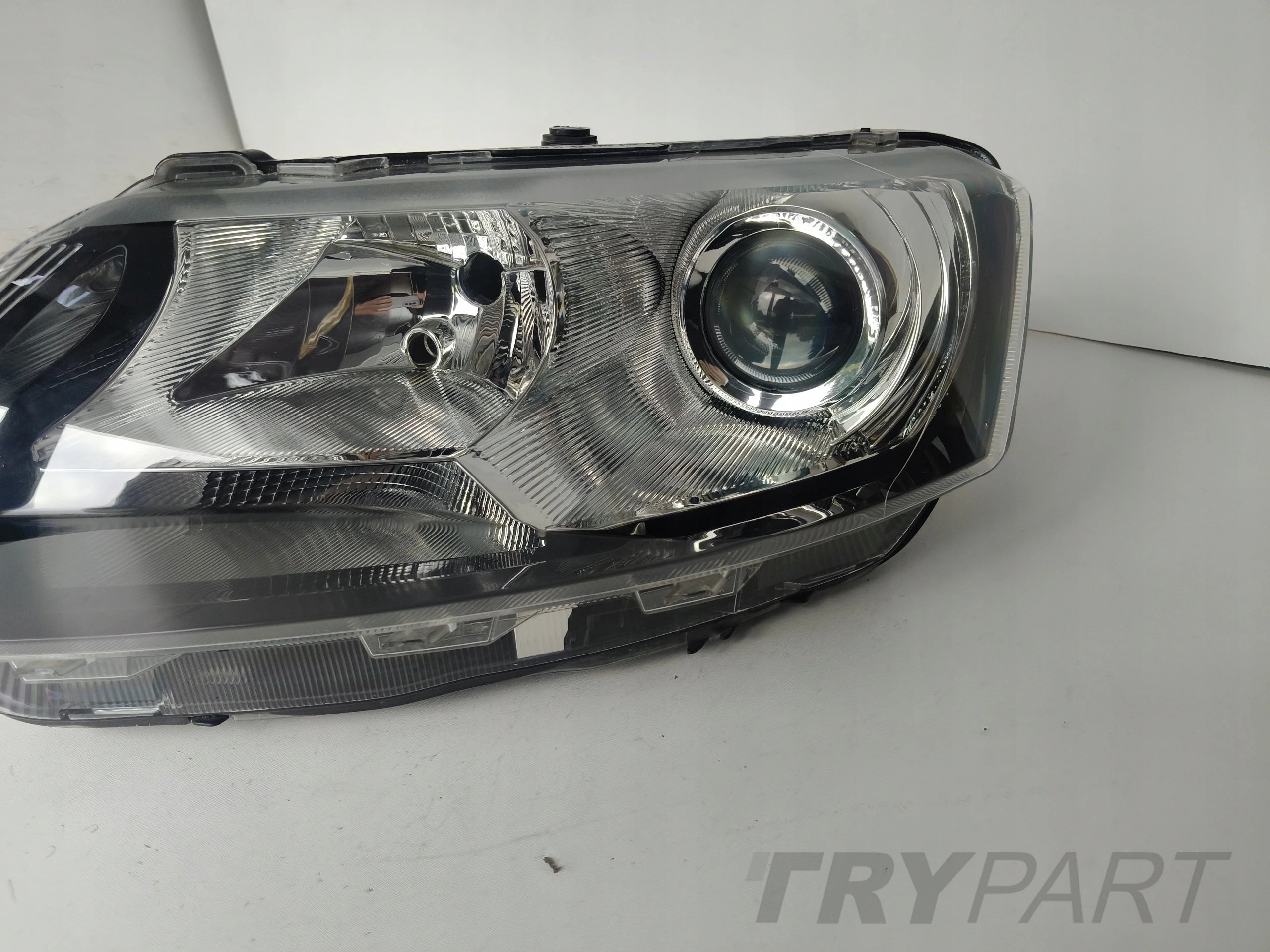 LEFT HEADLIGHT SKODA RAPID 5JA 12- XENON
