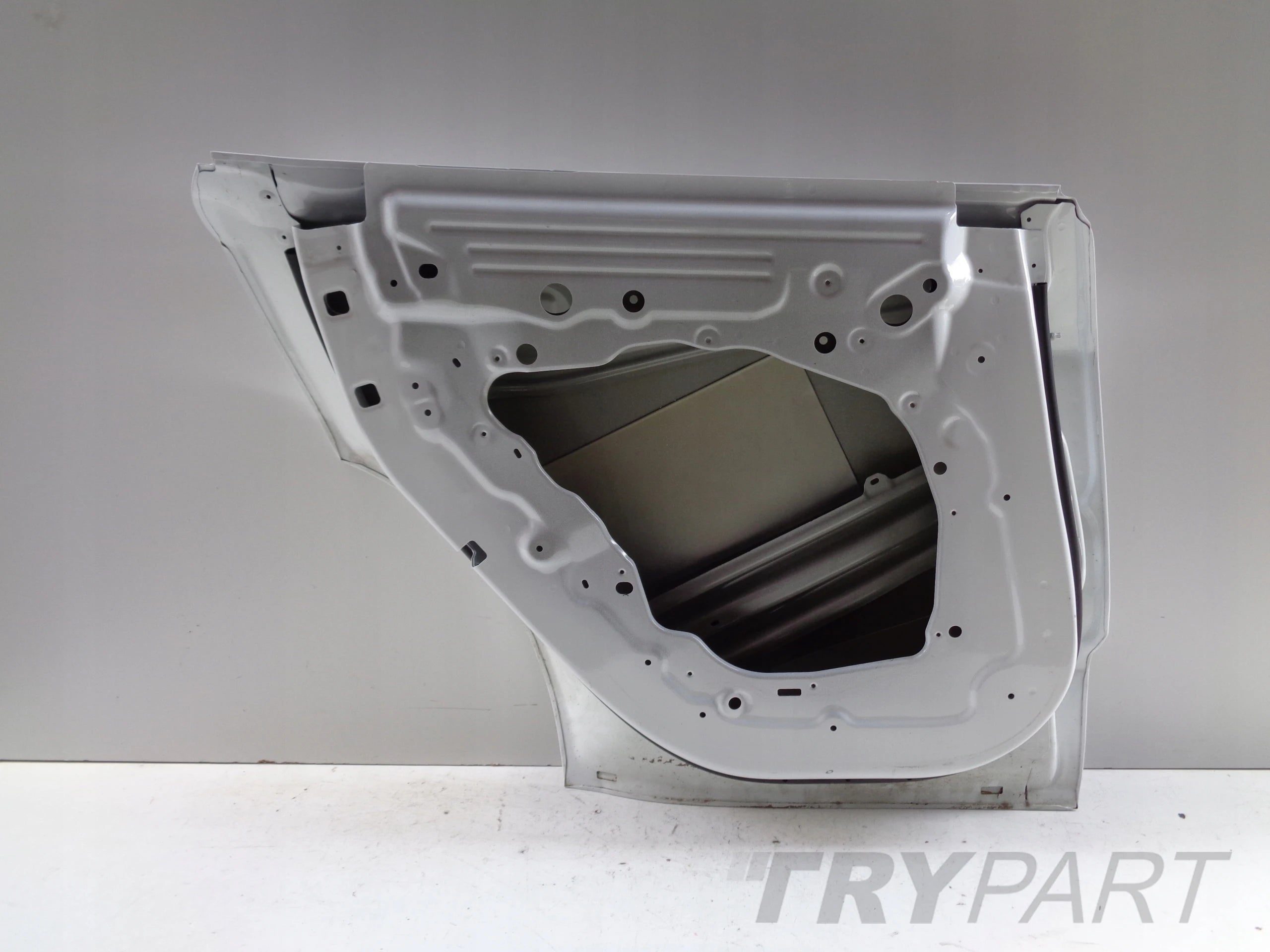 LEFT REAR DOOR TESLA MODEL Y NO. 51226
