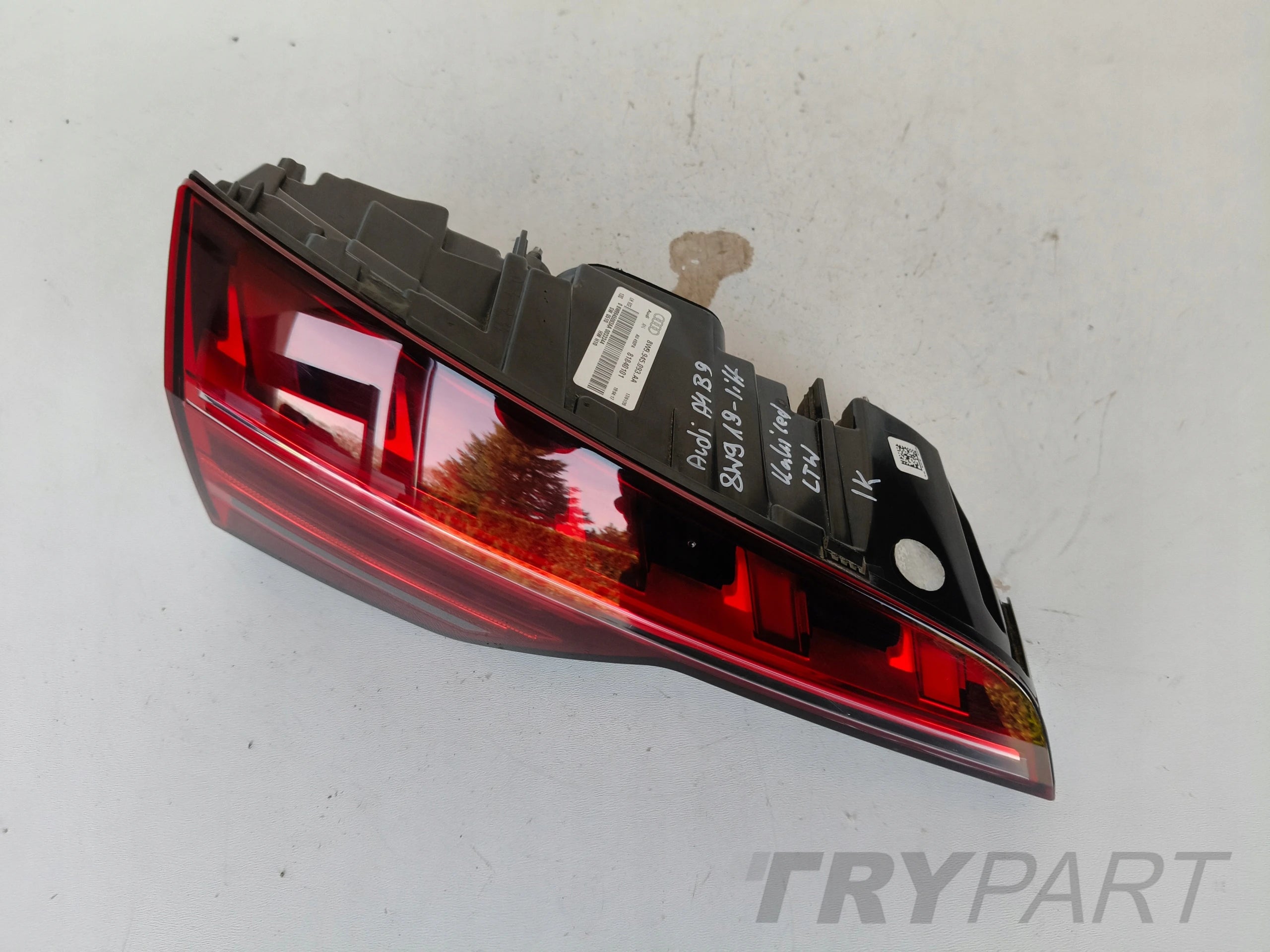 LEFT TAIL LIGHT ON TRUNK LID AUDI A4 B9 8W 8W0 19- FACELIFT ESTATE LED MATRIX
