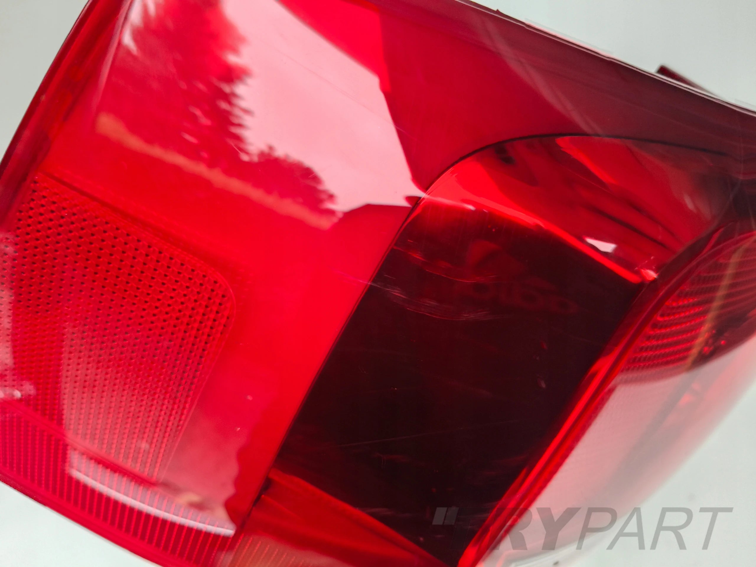 LEFT TAIL LIGHT VW SHARAN 7N 7N0 10-